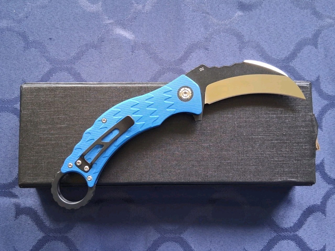 🔥 QSP – Eagle Karambit Flipper Knife w/Blue G10 Handle & D2 Blade (QS120)