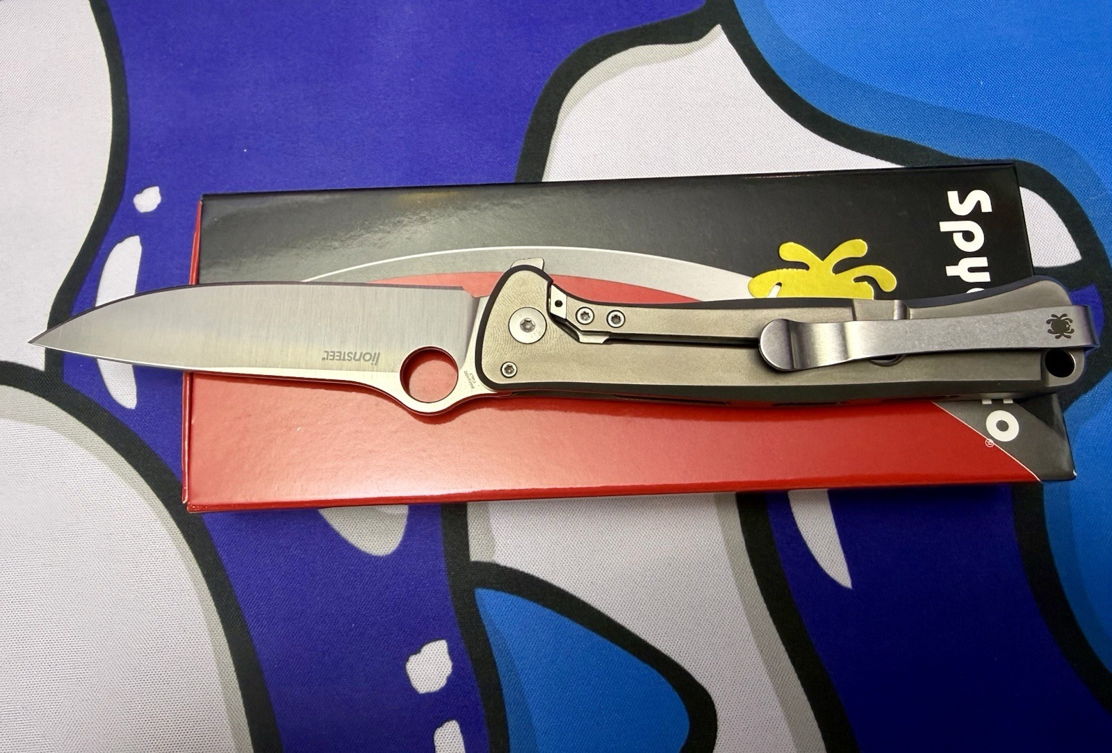 Spyderco SLYM Folding Knife M390 Steel Titanium/Carbon Fiber Handle C271TIP