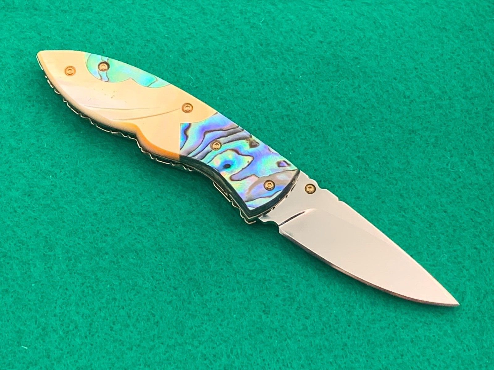 CUSTOM TAWEESAK KNIFE MOTHER OF PEARL / CASE NONE BETTER MUSEUM QUALITY) w/CASE