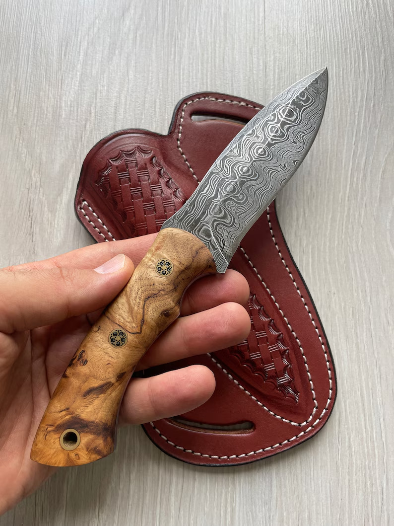 REAL DAMASCUS Outdoor Knife – Olive Wood Handle – 150 Layers – Blacksmith Made