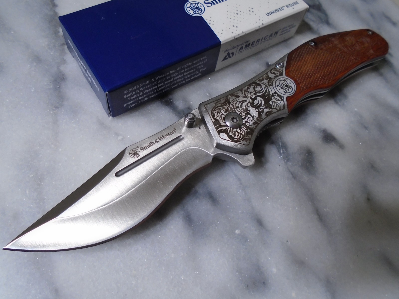 Smith & Wesson Unwavered Assisted Open Pocket Knife Fancy Folder 1193150 Wood