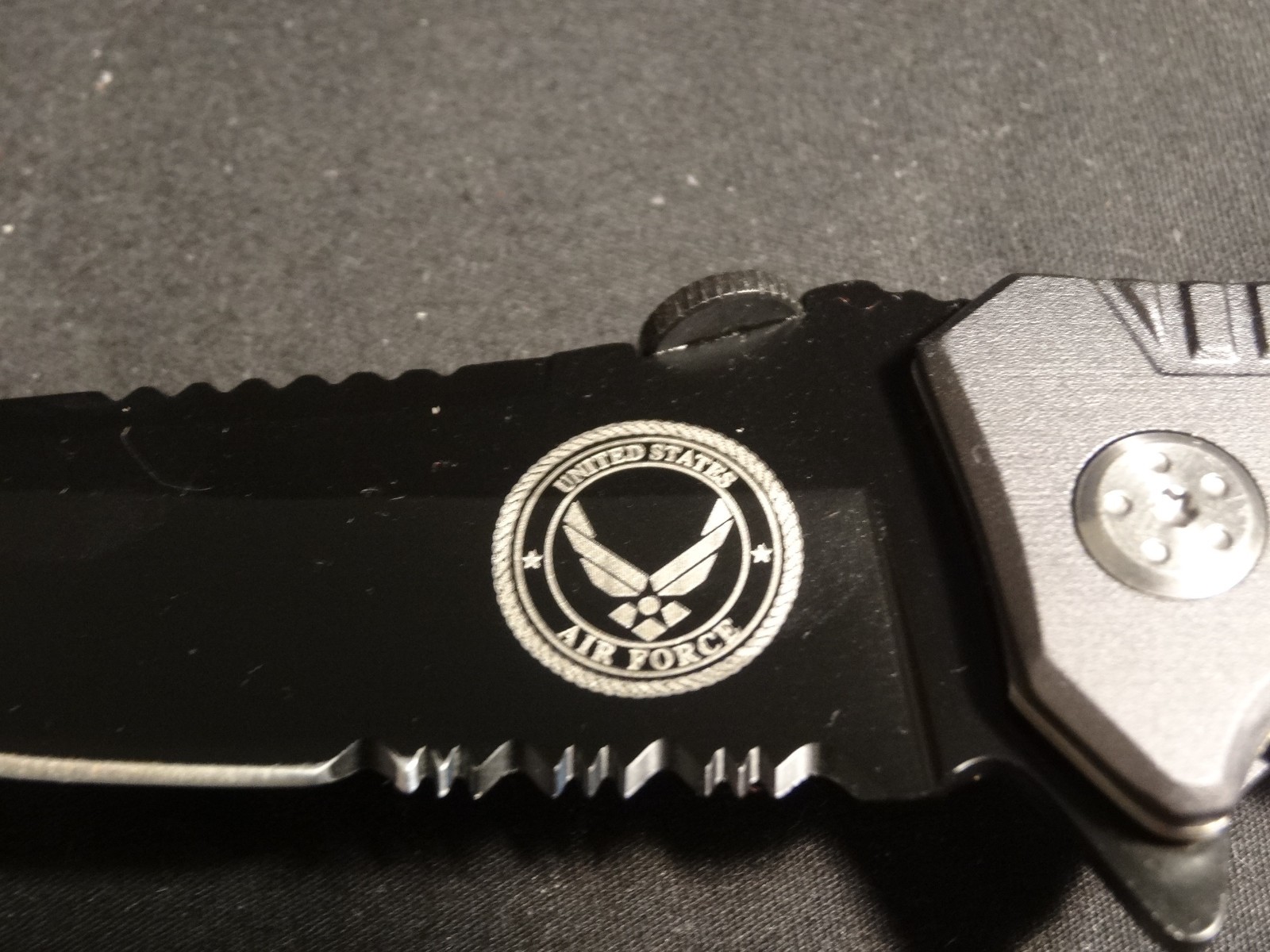 United States Air Force YC-501AF Tactical Folding Knife With Dog Tag