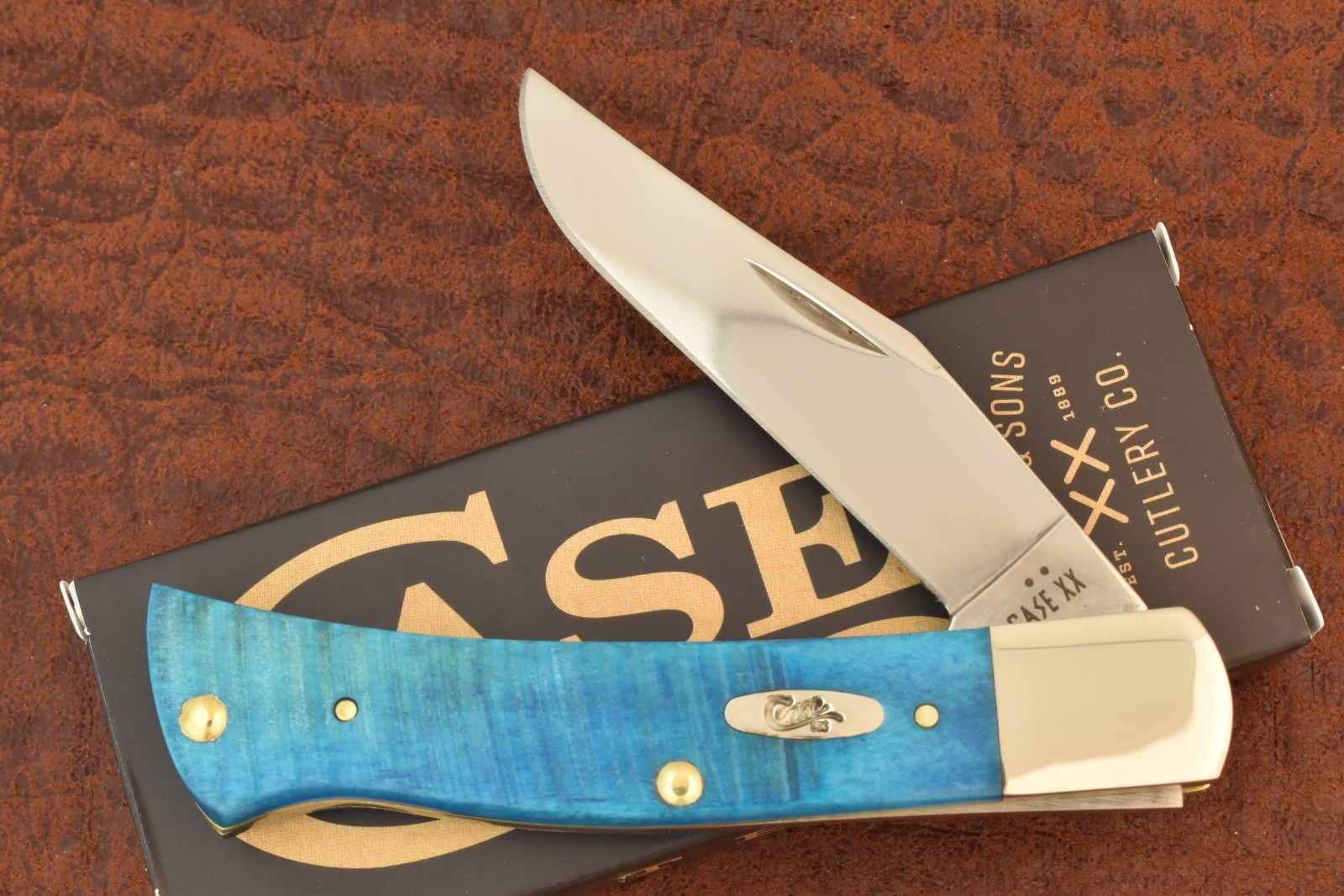 CASE XX USA 2026 SAWCUT CARIBBEAN BLUE BONE AXE HANDLE KNIFE TB61135 SS (36509)