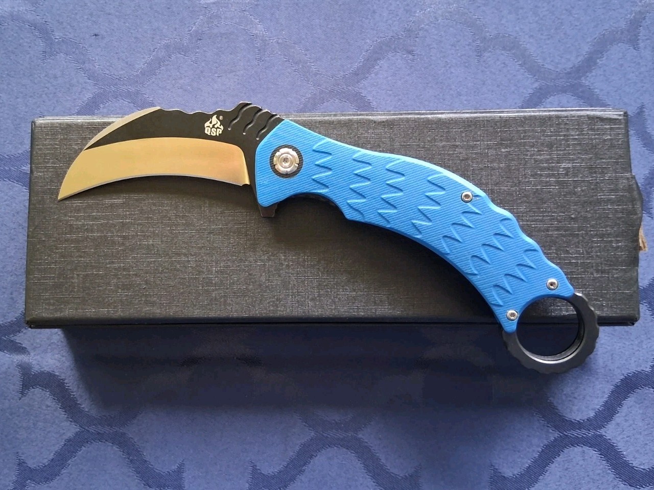 🔥 QSP – Eagle Karambit Flipper Knife w/Blue G10 Handle & D2 Blade (QS120)