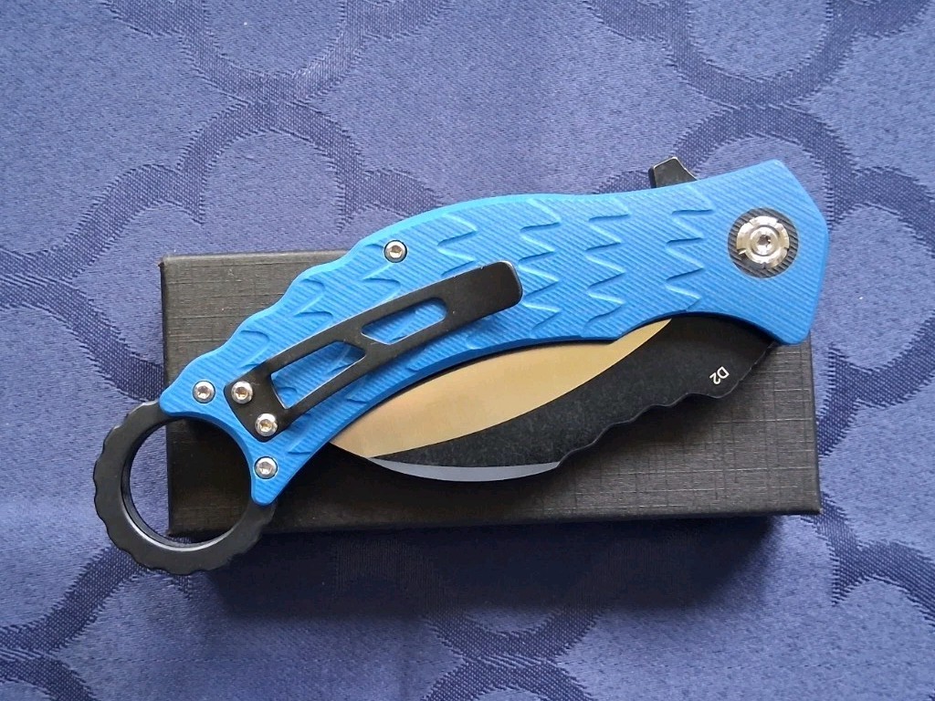 🔥 QSP – Eagle Karambit Flipper Knife w/Blue G10 Handle & D2 Blade (QS120)