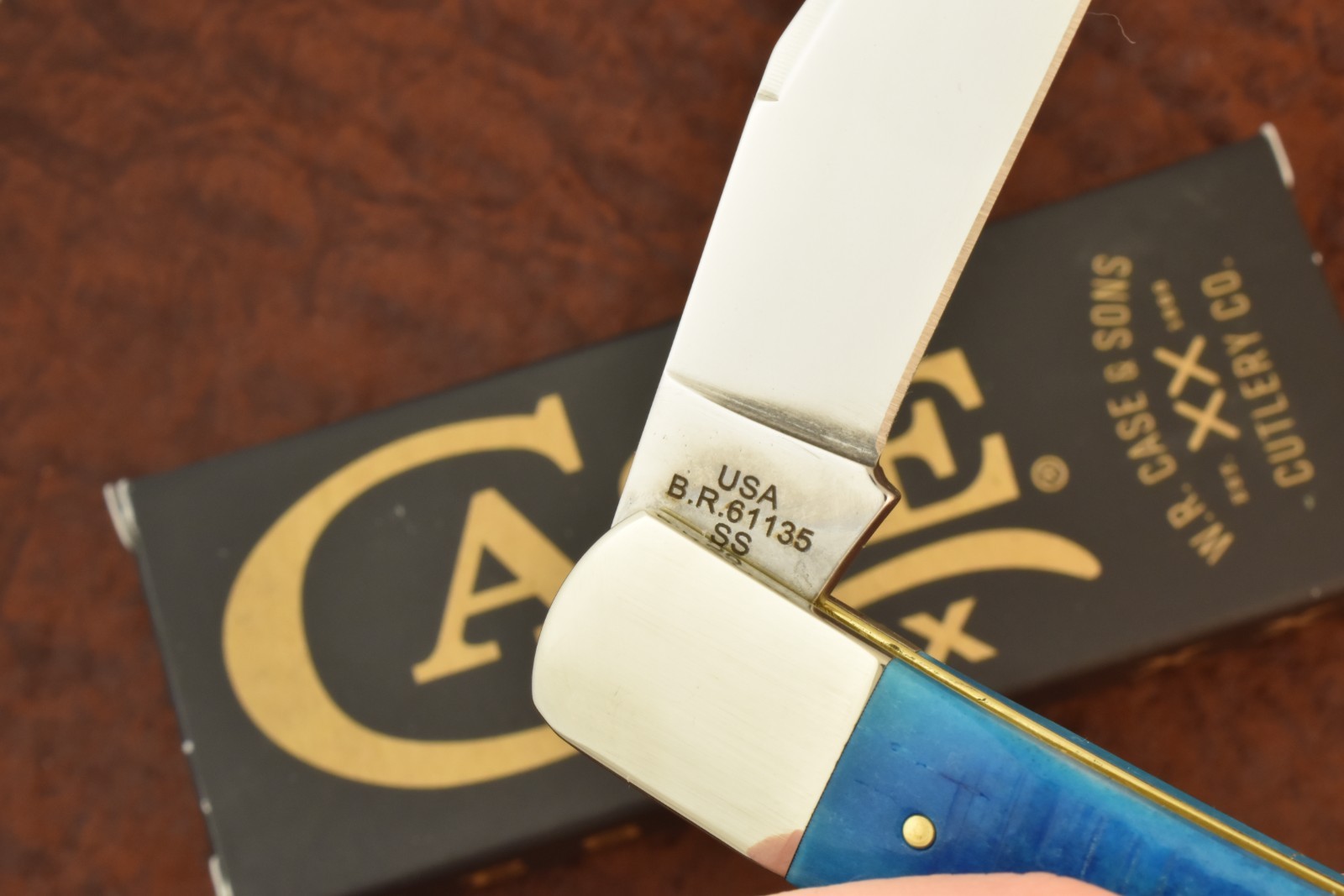 CASE XX USA 2026 SAWCUT CARIBBEAN BLUE BONE AXE HANDLE KNIFE TB61135 SS (36512)