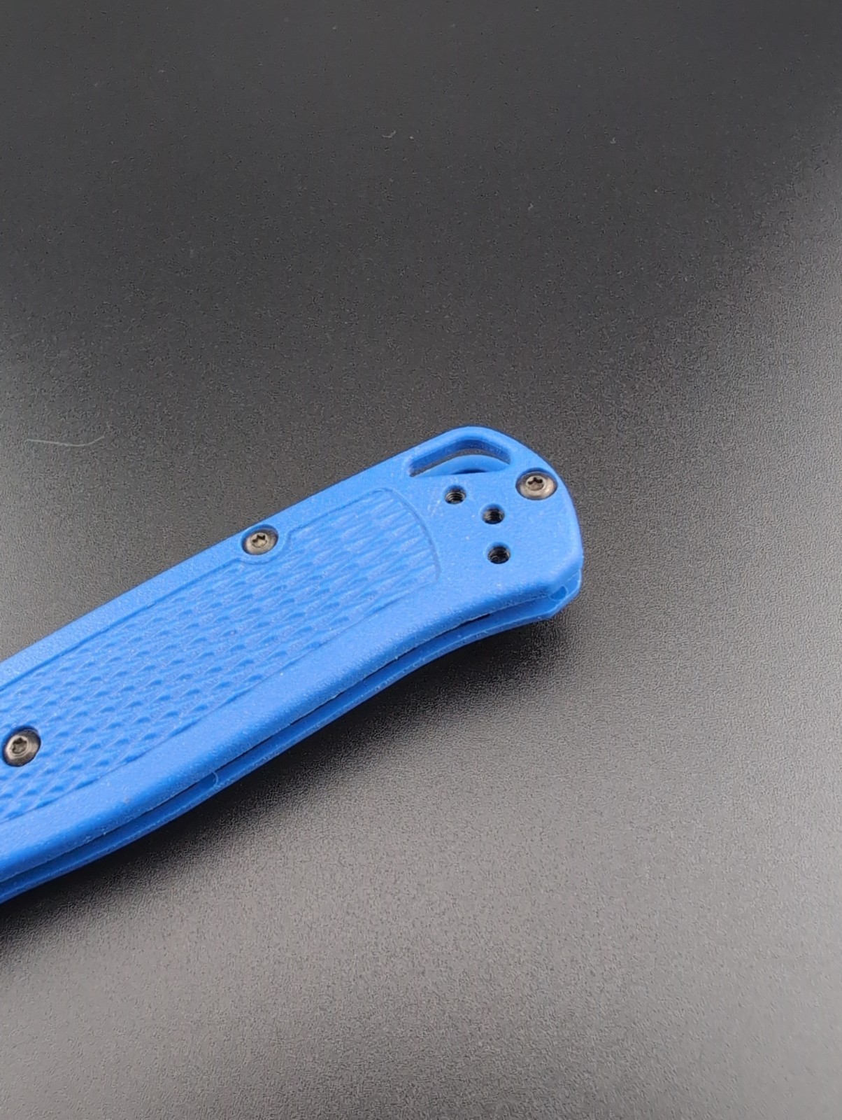 Benchmade – 535 Bugout – Blue Grivory Handles S30V Plain Satin Blade – BS-155
