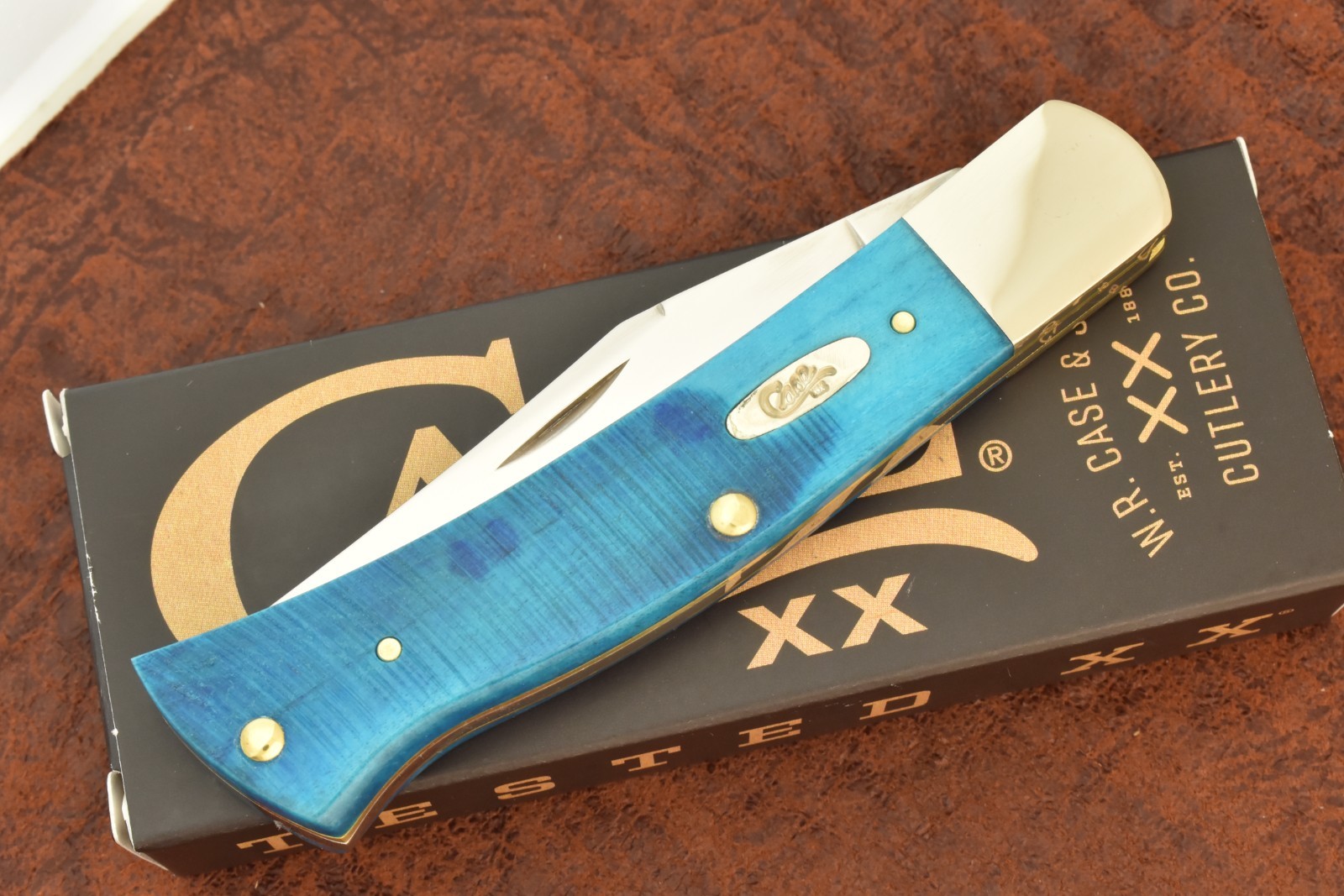 CASE XX USA 2026 SAWCUT CARIBBEAN BLUE BONE AXE HANDLE KNIFE TB61135 SS (36505)