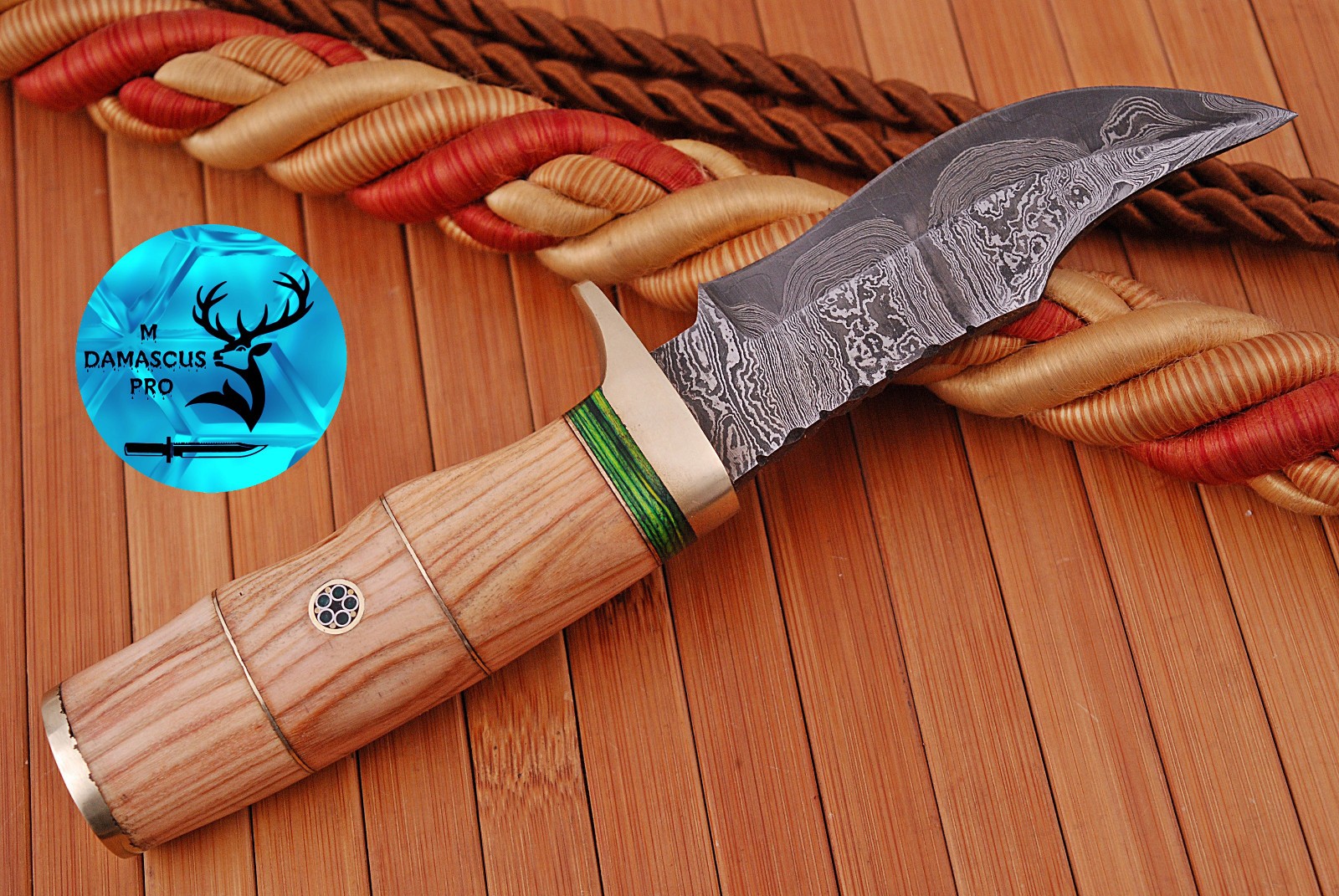 Custom Made Damascus Hunting Knife Hand Forged Damascus Steel Sharp Blade