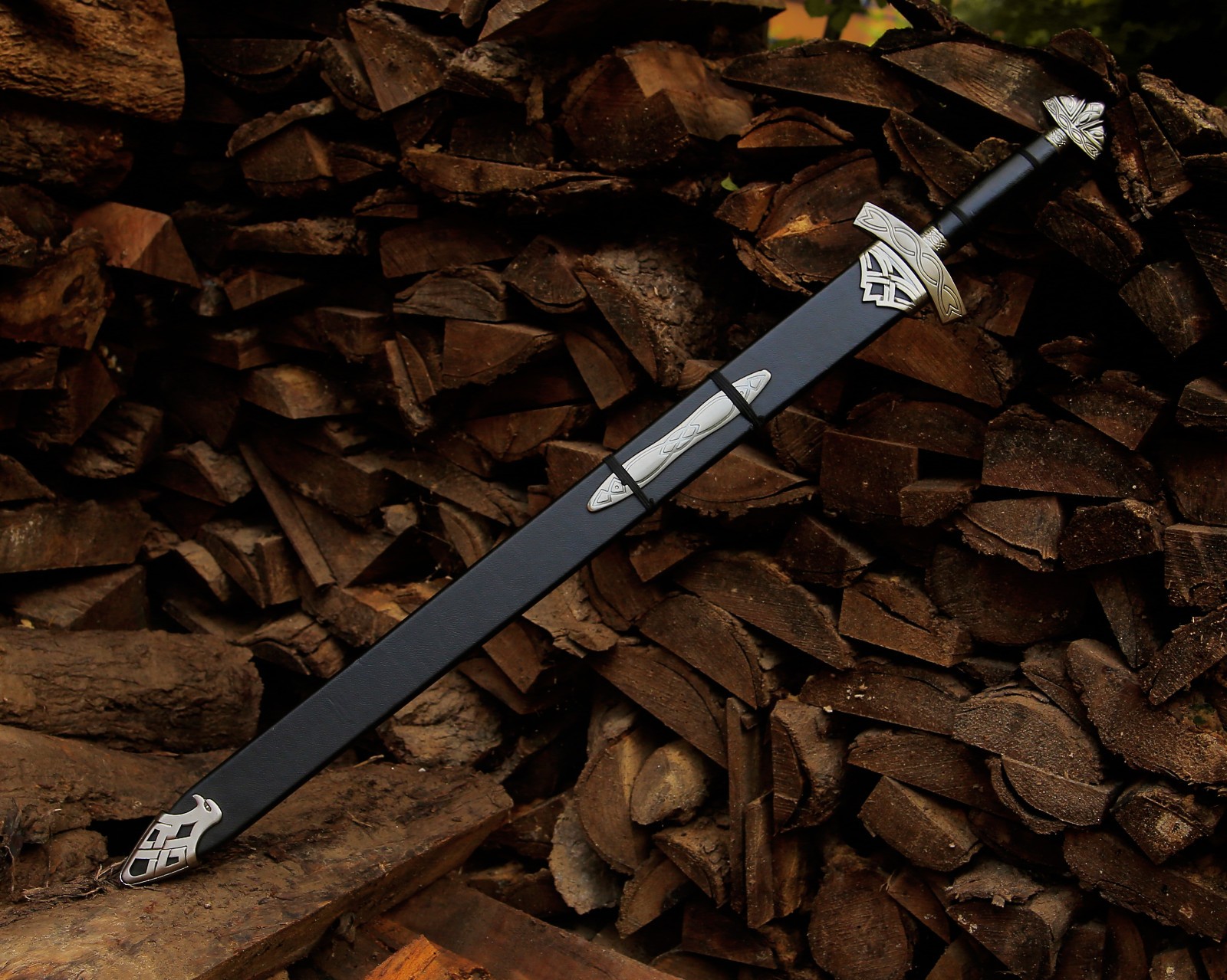Hand Forged Damascus Steel Medieval Sword Viking Style with Scabbard collectible