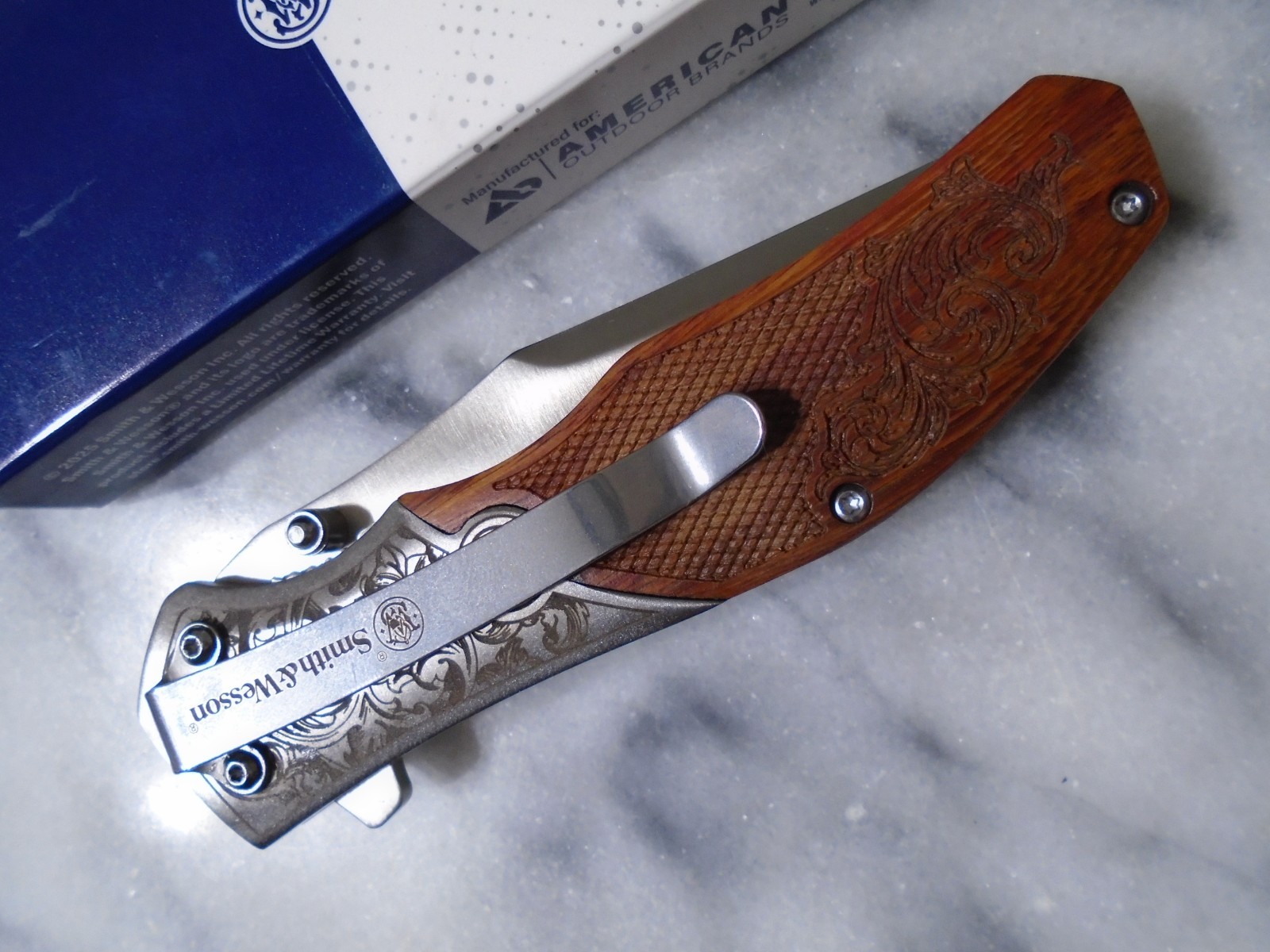 Smith & Wesson Unwavered Assisted Open Pocket Knife Fancy Folder 1193150 Wood