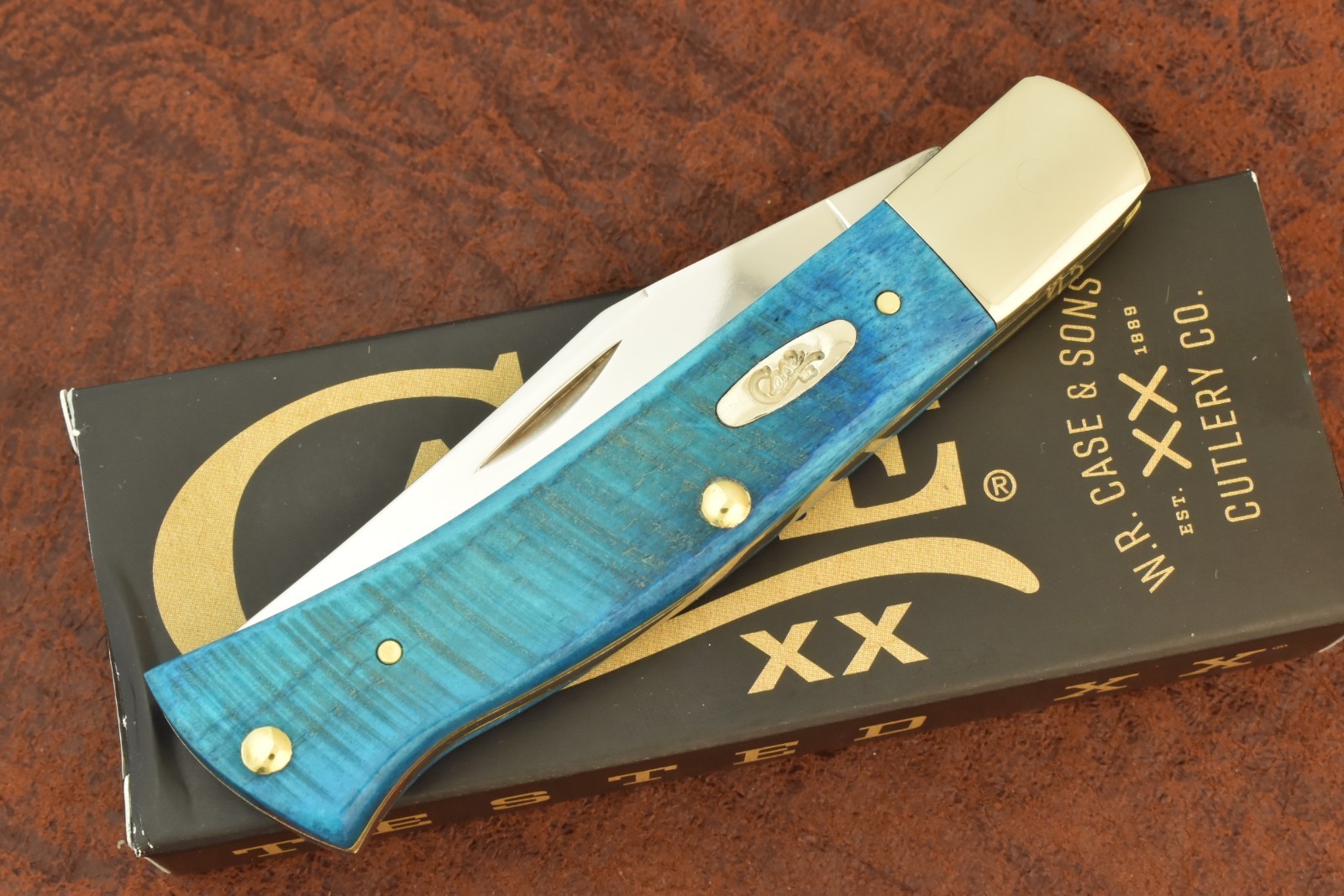 CASE XX USA 2026 SAWCUT CARIBBEAN BLUE BONE AXE HANDLE KNIFE TB61135 SS (36508)