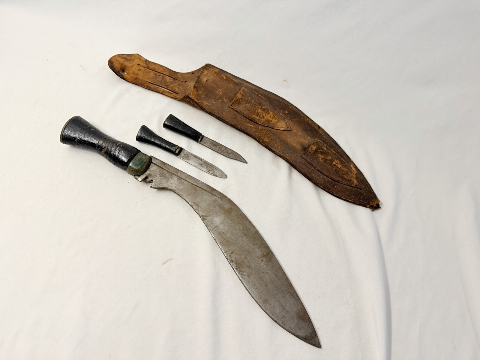Old Vtg India Indian Army Kukri Gurkha Fighting Knife Blade Set Of 3 W/Scabbard