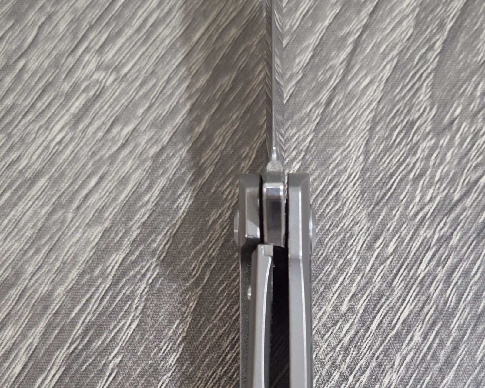 Kansept Gremlin – Gray Titanium – Jungle Carbon Fiber – S35VN – Frame Lock – EUC