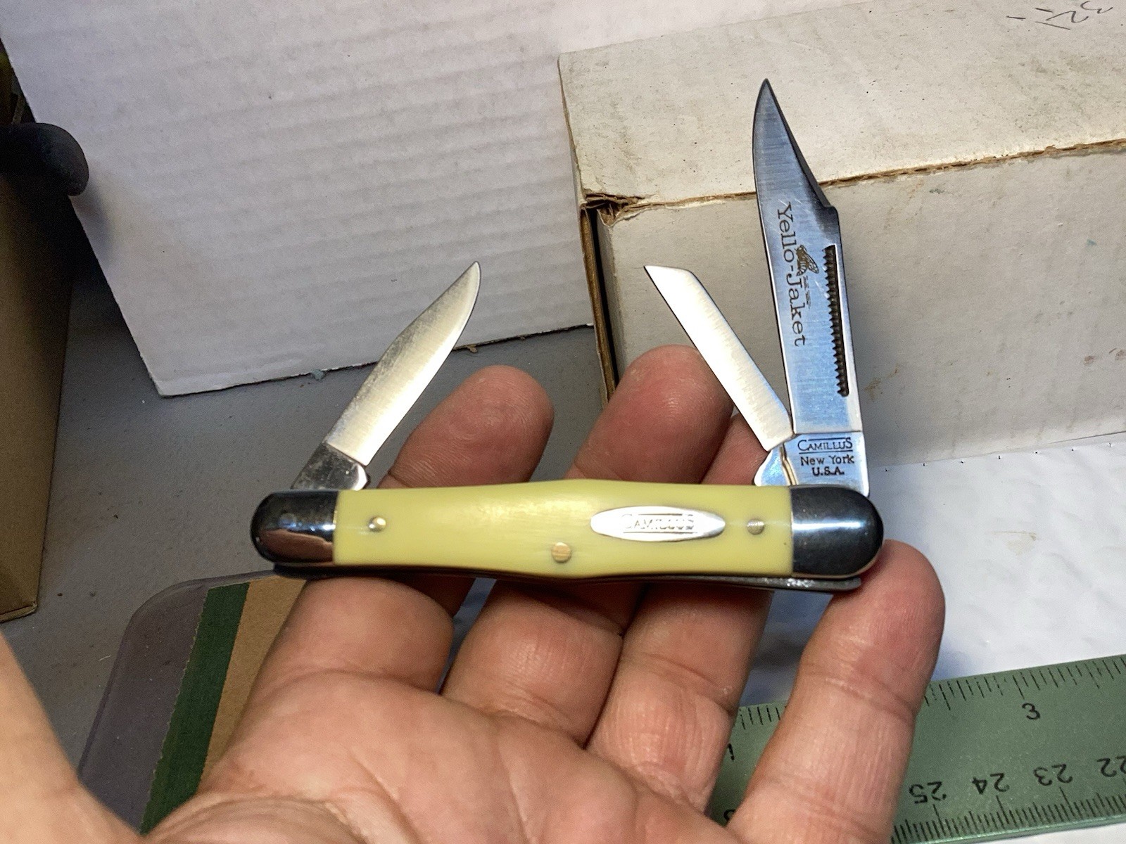 Camillus USA Yellow Jacket 72 Medium Stockman Pocketknife Yellow Handle. Nice