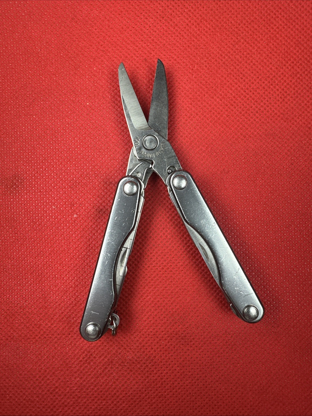 Retired GRAY Leatherman Squirt S4 Multi-Tool + New Heritage Pouch, great EDC!