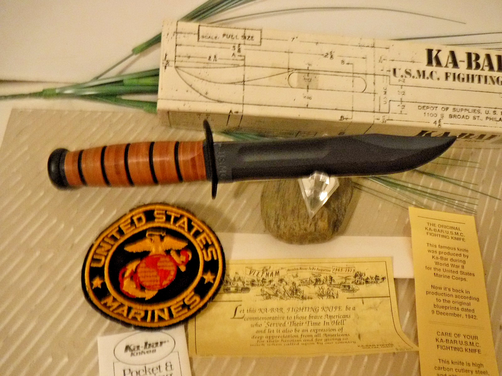 Vietnam Commemorative KA-BAR USMC Fighting Knife in original box 1217.