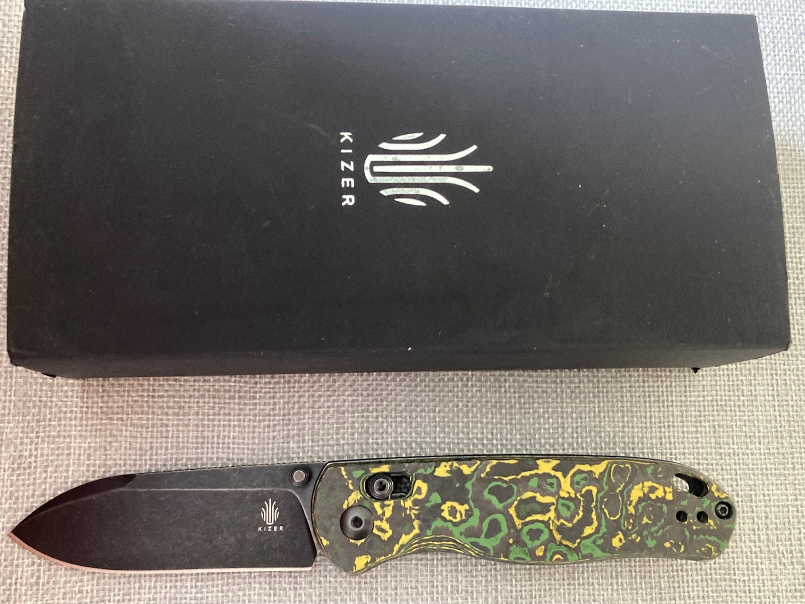 Kizer Drop Bear Clutch Lock Folding Knife CPM-20CV Toxic Storm FatCarbon Handles