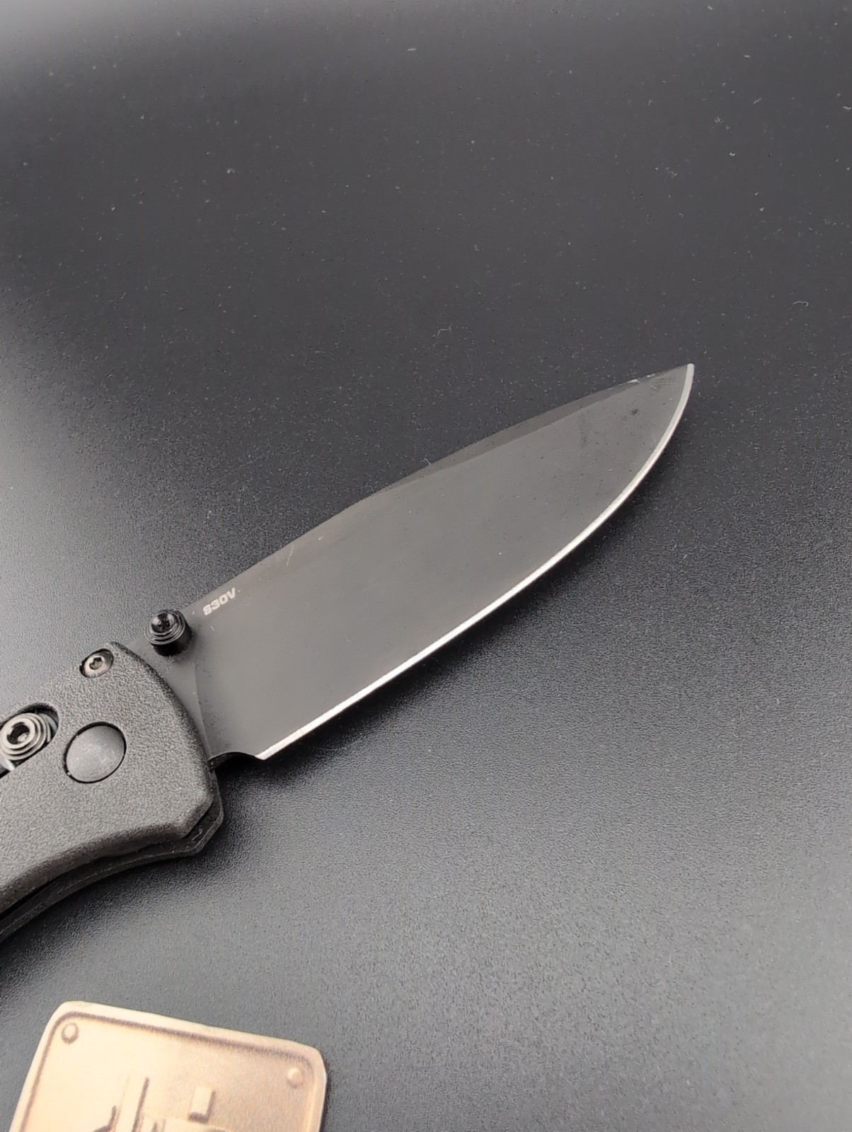Benchmade – 535BK Bugout S30V Black Plain Blade Black Handles – BS-152