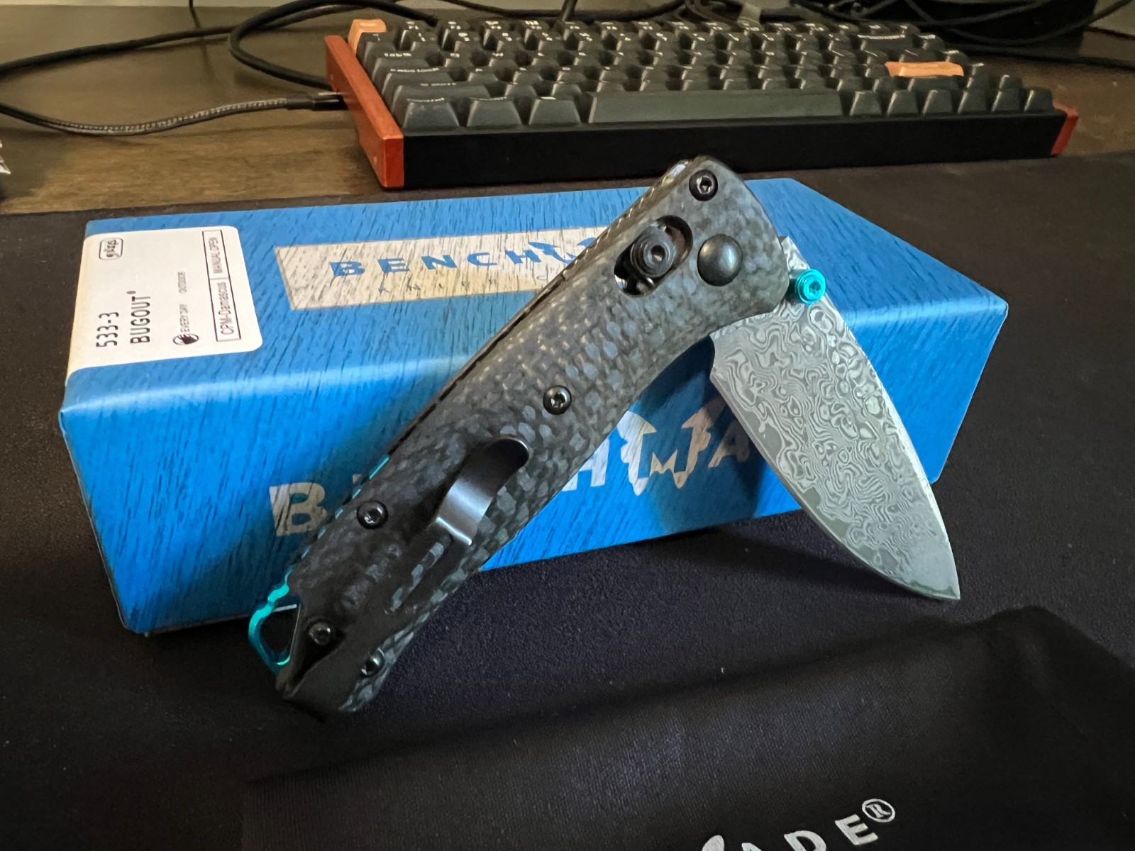 Benchmade Bugout 535 – CARBON AXIS Lock DAMASCUS – NEW
