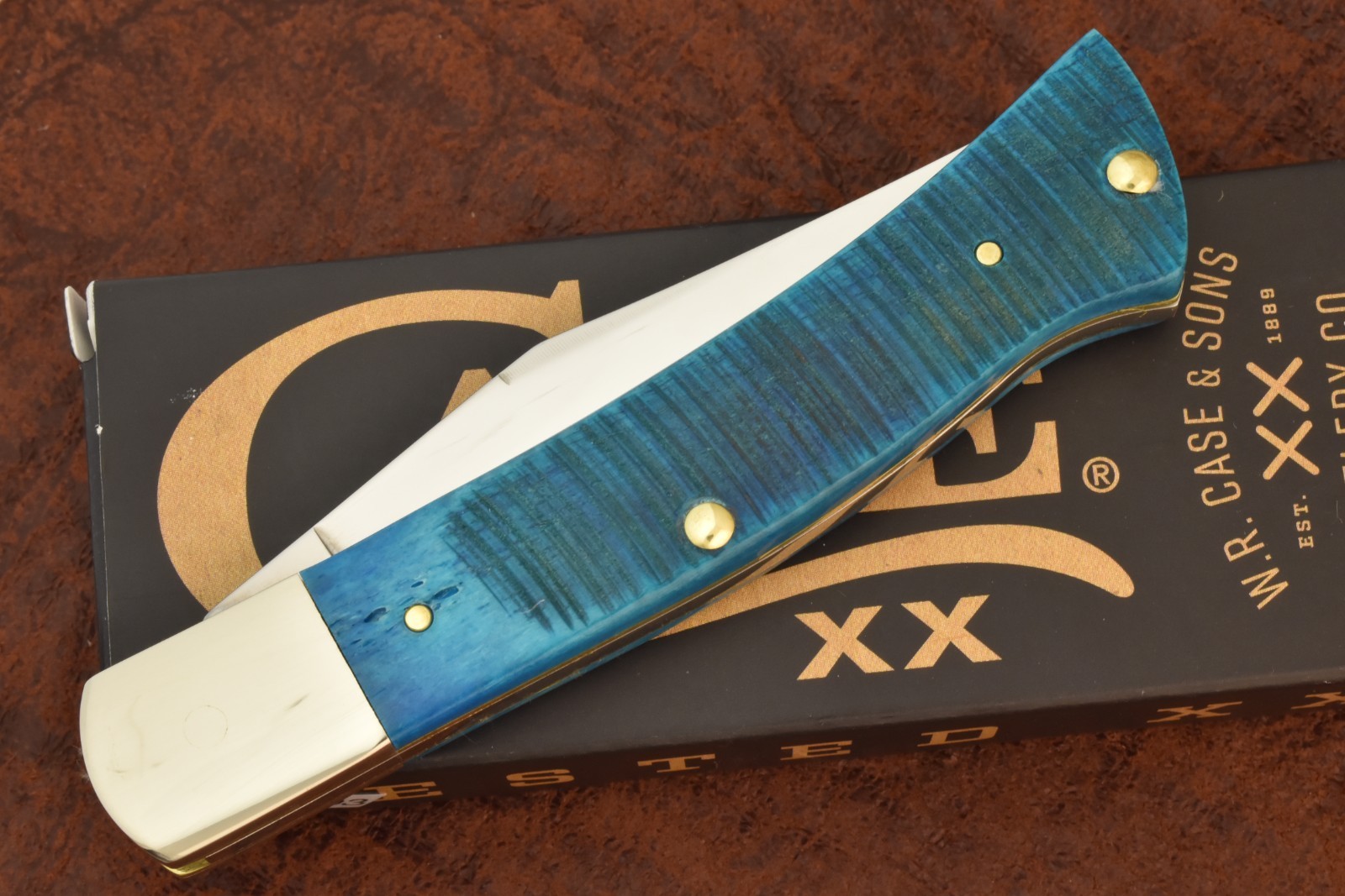 CASE XX USA 2026 SAWCUT CARIBBEAN BLUE BONE AXE HANDLE KNIFE TB61135 SS (36503)