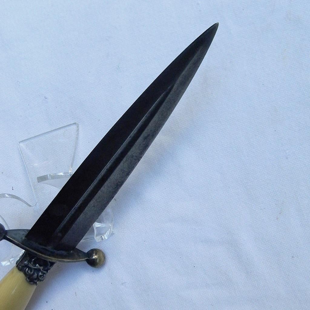 S.S. Brittain & Co, Sheffield 1880s “swan” logo gentlemen’s dagger; rare type