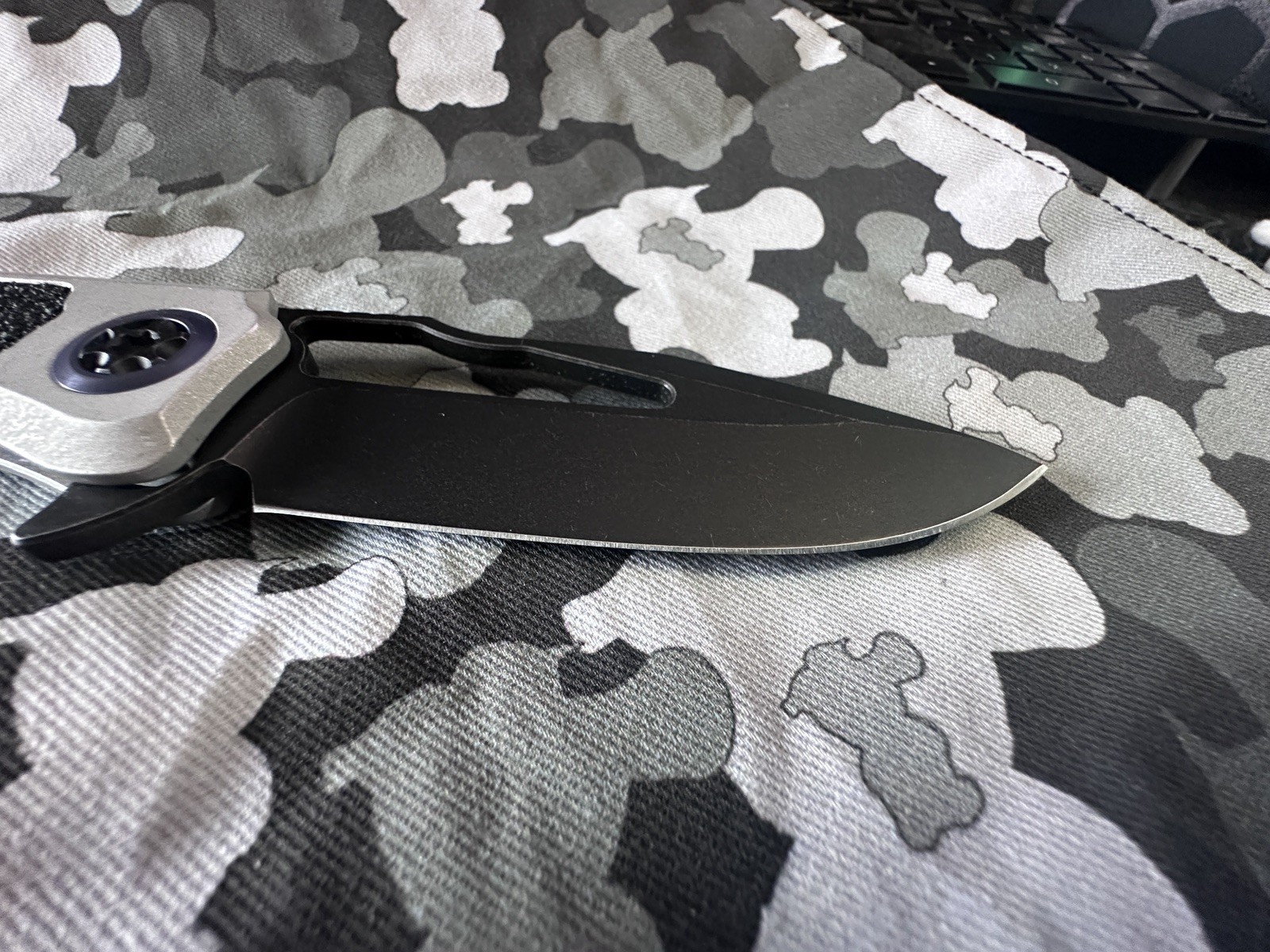Heretic Knives Wraith V4 Manual Blizzardworn Clip Point Folding Knife Aluminum