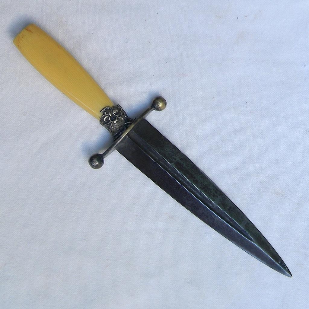 S.S. Brittain & Co, Sheffield 1880s “swan” logo gentlemen’s dagger; rare type