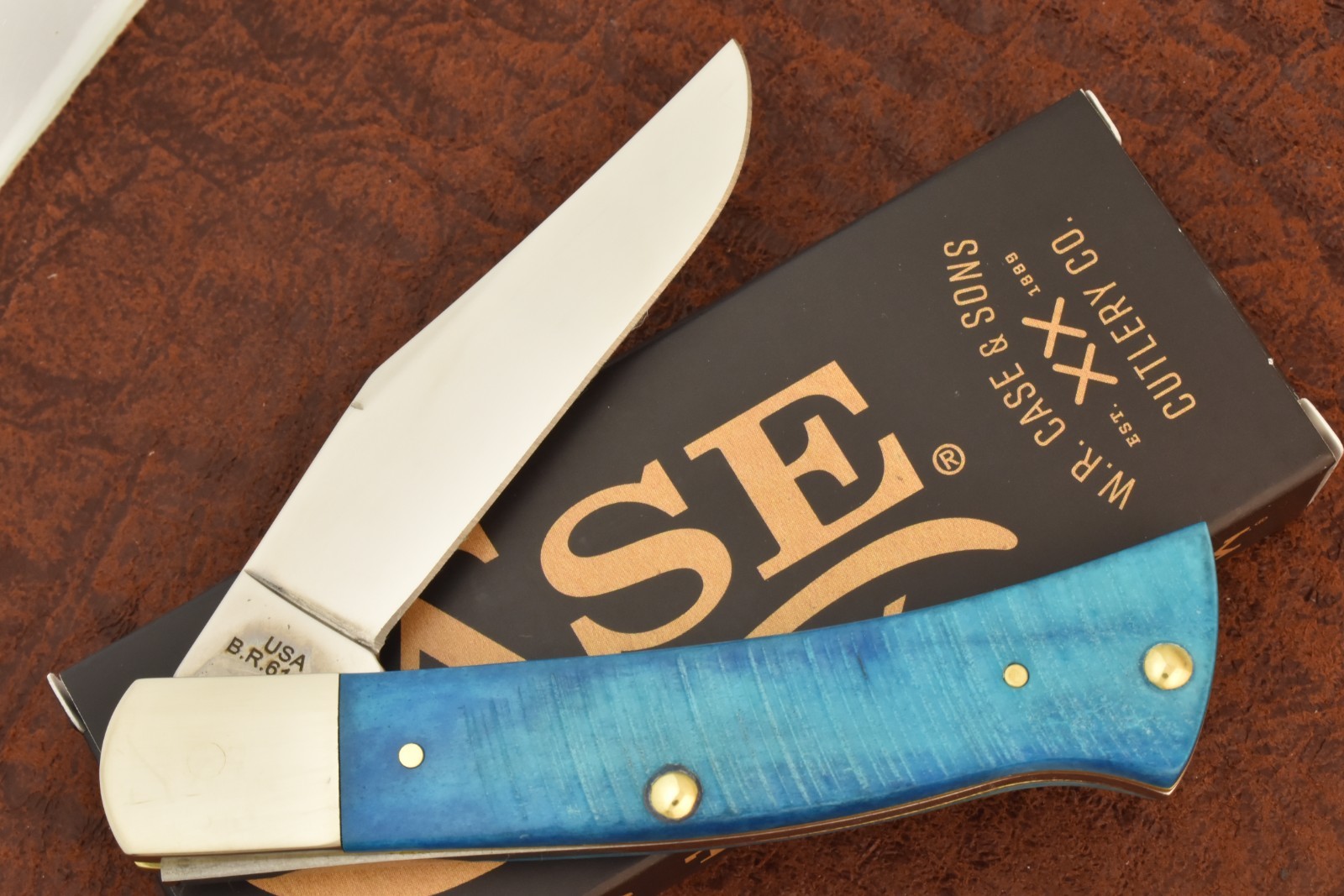 CASE XX USA 2026 SAWCUT CARIBBEAN BLUE BONE AXE HANDLE KNIFE TB61135 SS (36514)