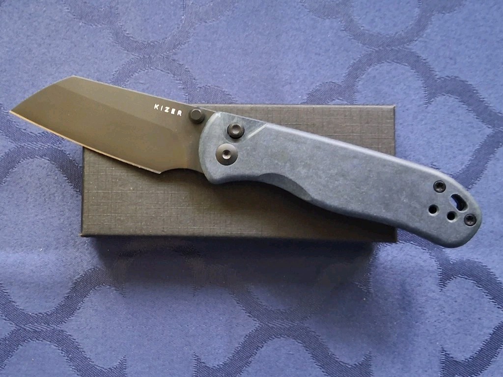 🔥 KIZER – Drop Bear 2 EDC Knife w/ Nitro-V Blade & Richlite Handle (V3619.2CS1)