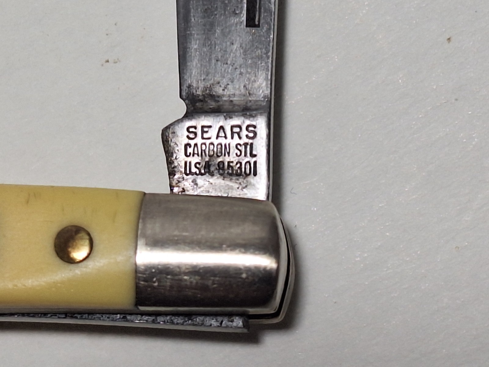 VINTAGE SEARS BRANDED SMALL PEANUT KNIFE CARBON STEEL #95301 YELLOWISH/WHITE