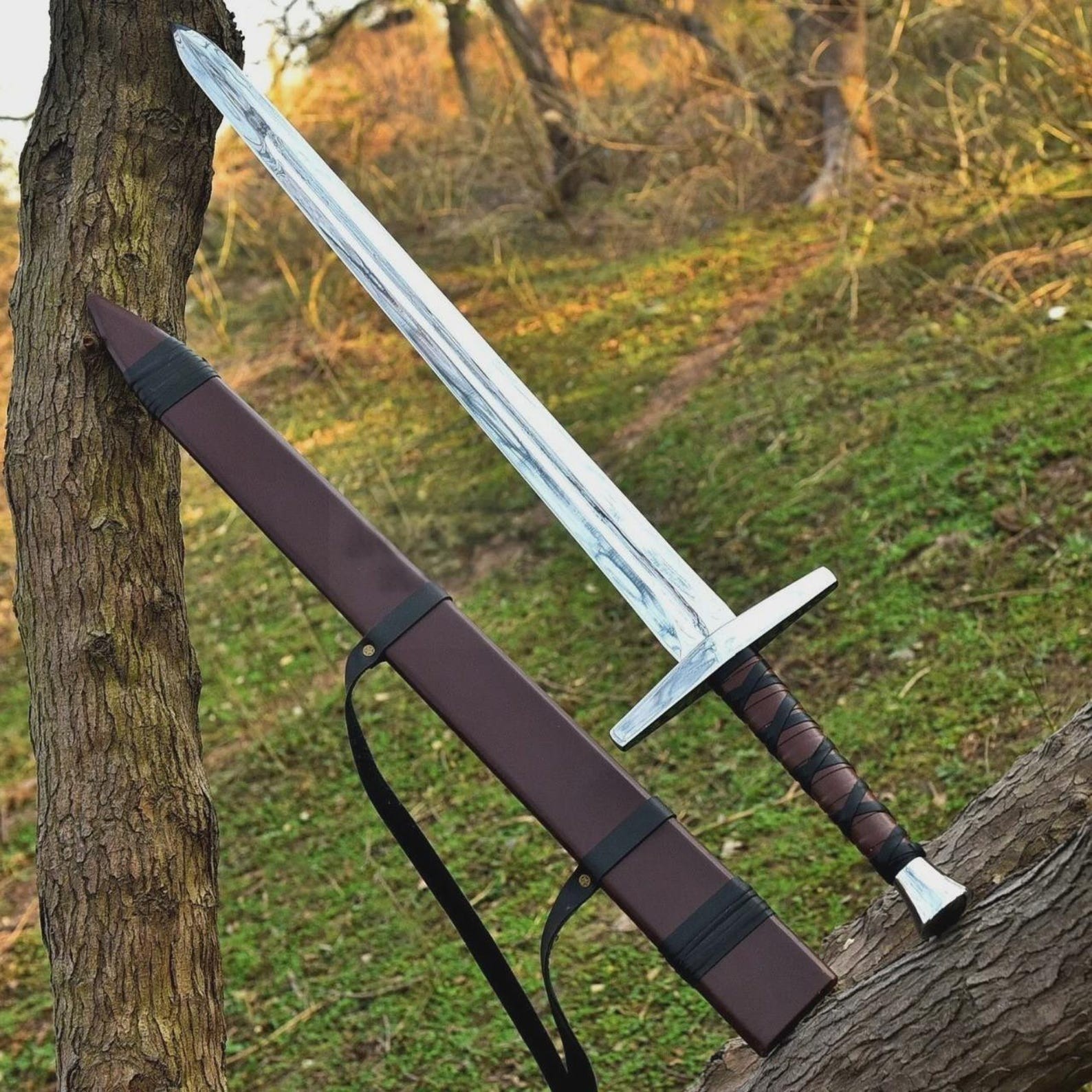 Hand-Forged Medieval Longsword with Scabbard – Carbon Steel Blade with Sheath