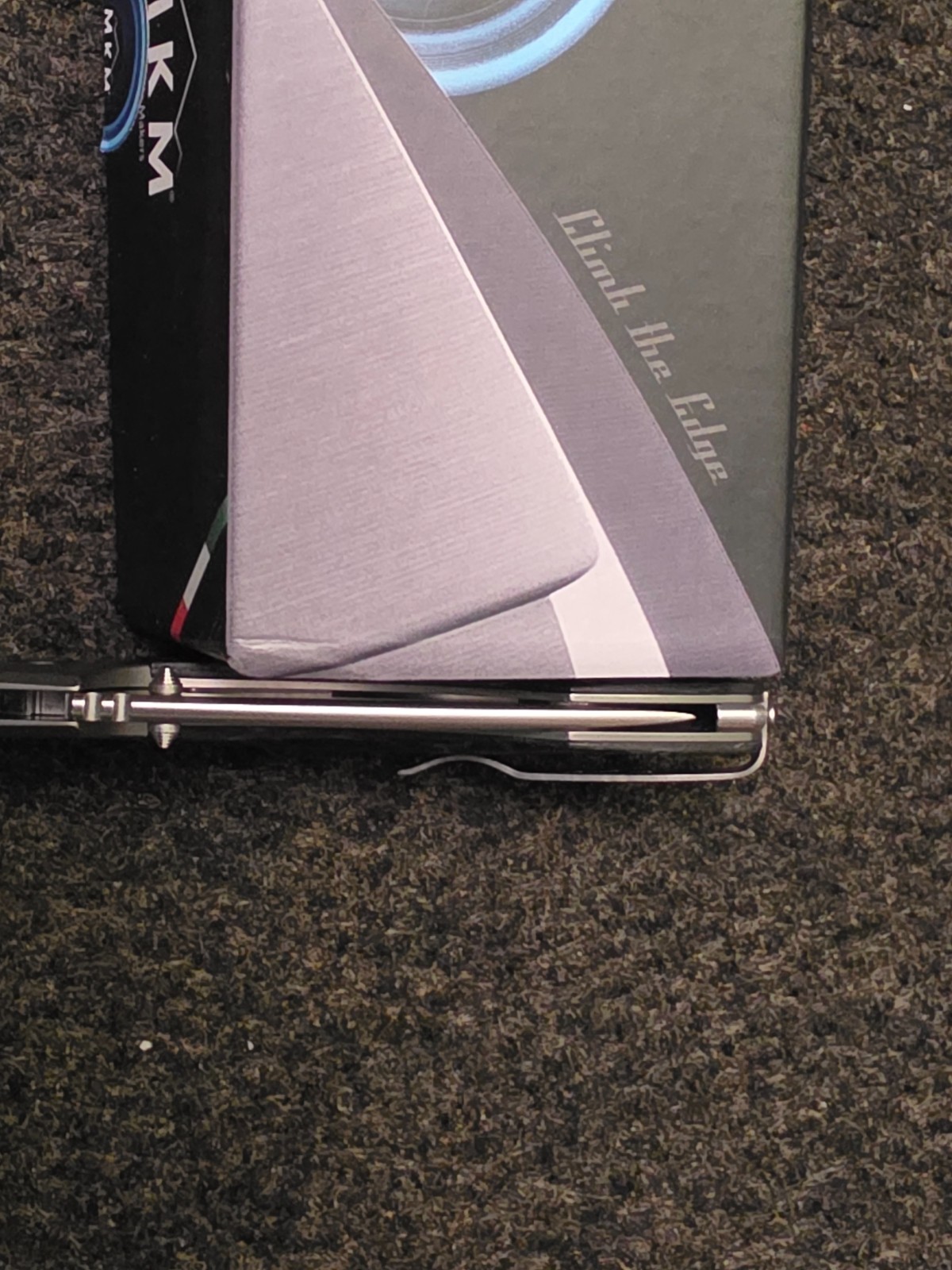 MKM Hero in Carbon Fiber – M390 – Pristine!!!
