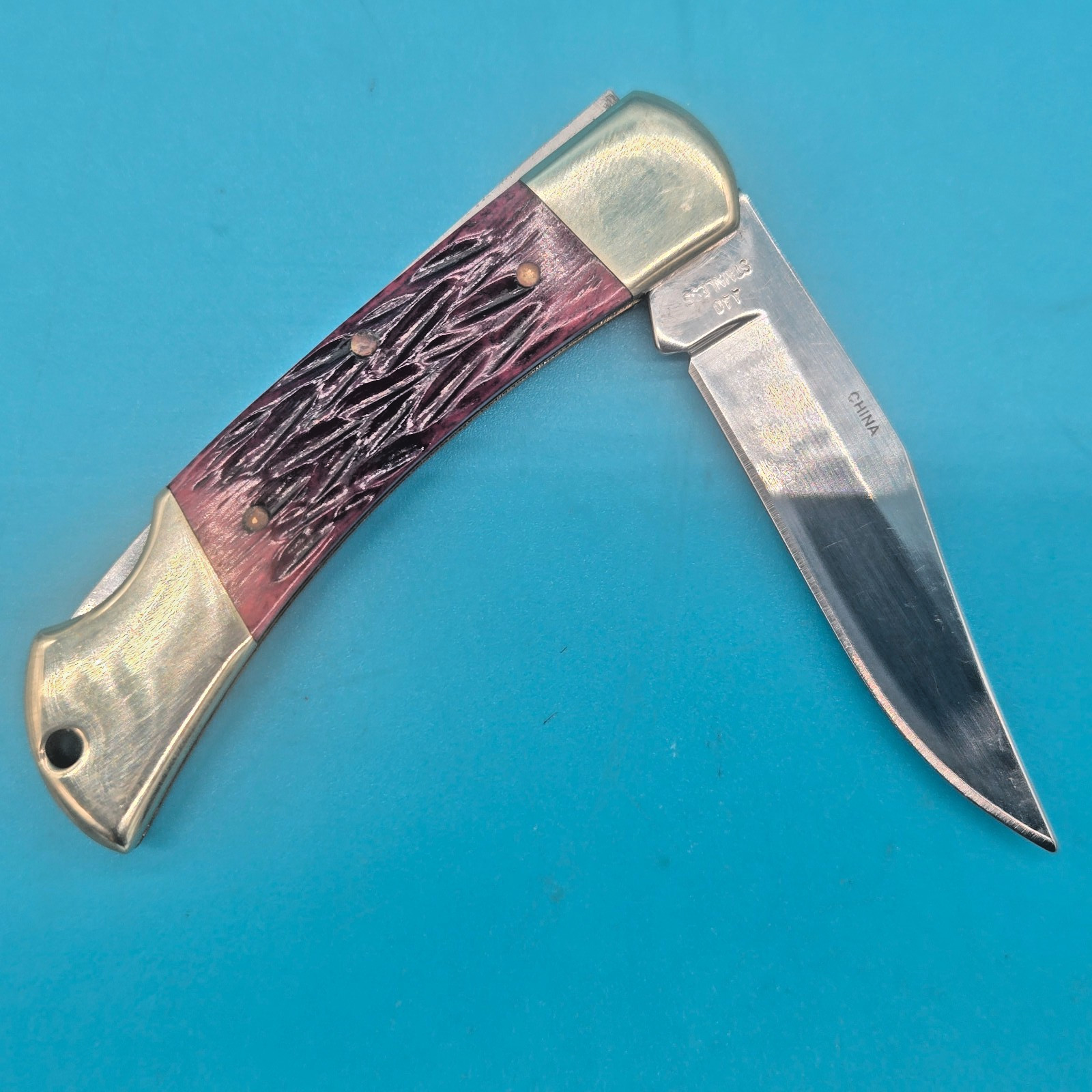 2 (TWO) STEEL WARRIOR BONE HANDLE LOCKBACK POCKET KNIVES. 3.5 «& 3» HANDLES.