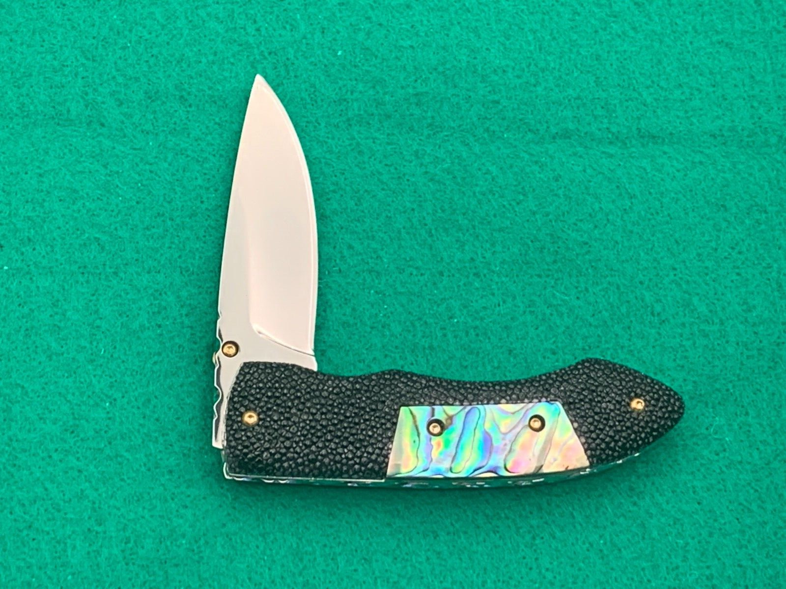 CUSTOM TAWEESAK KNIFE MOTHER OF PEARL / CASE NONE BETTER MUSEUM QUALITY) w/CASE