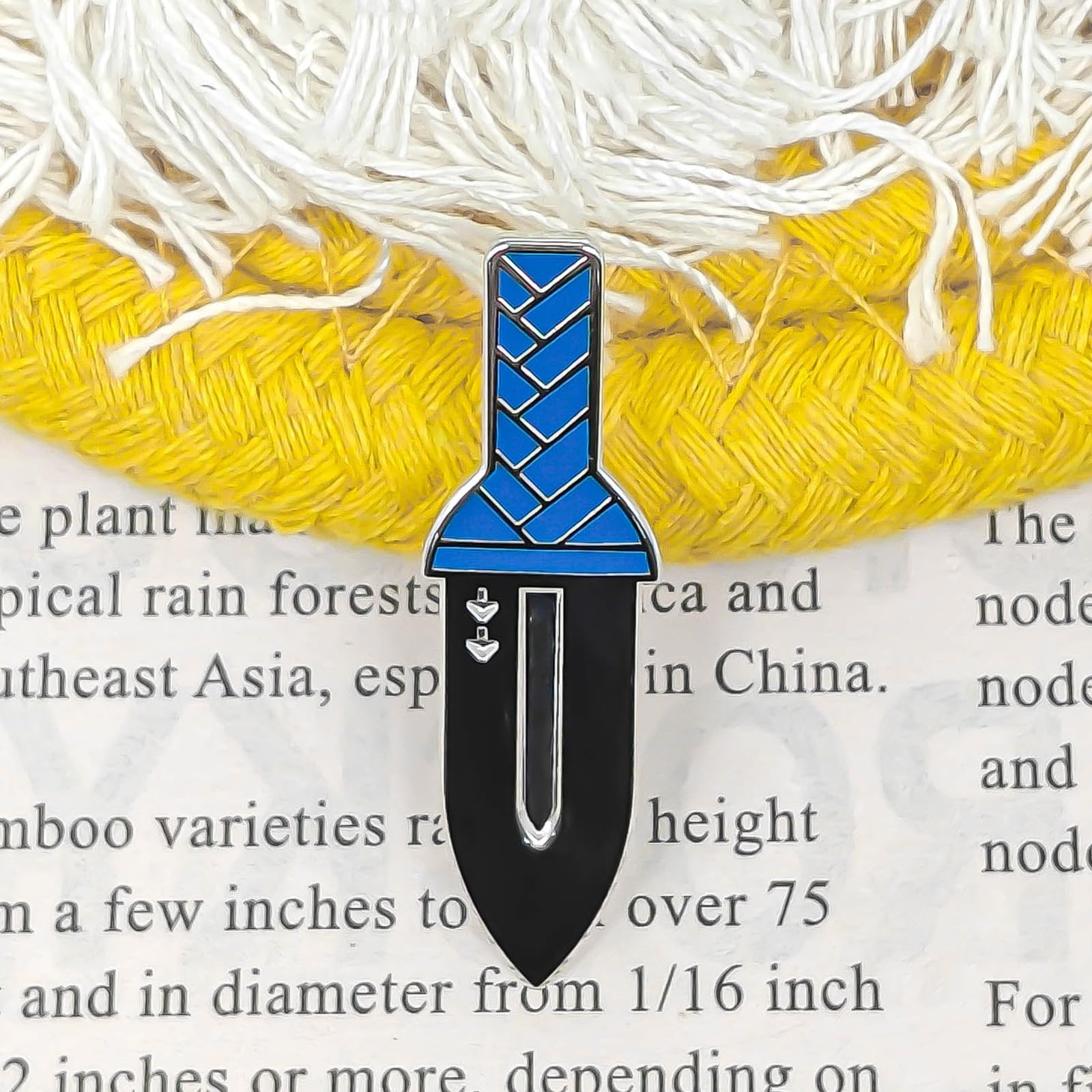Vinland Saga ‘Thorfinn’s Dagger’ Enamel Pin – Fun Series Standard, None
