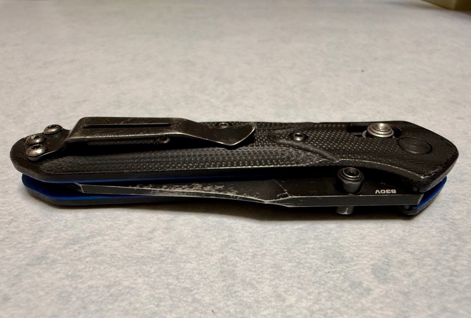 Benchmade 945BK-1 Mini Osborne Axis Reverse Tanto S30V Black/Blue G10