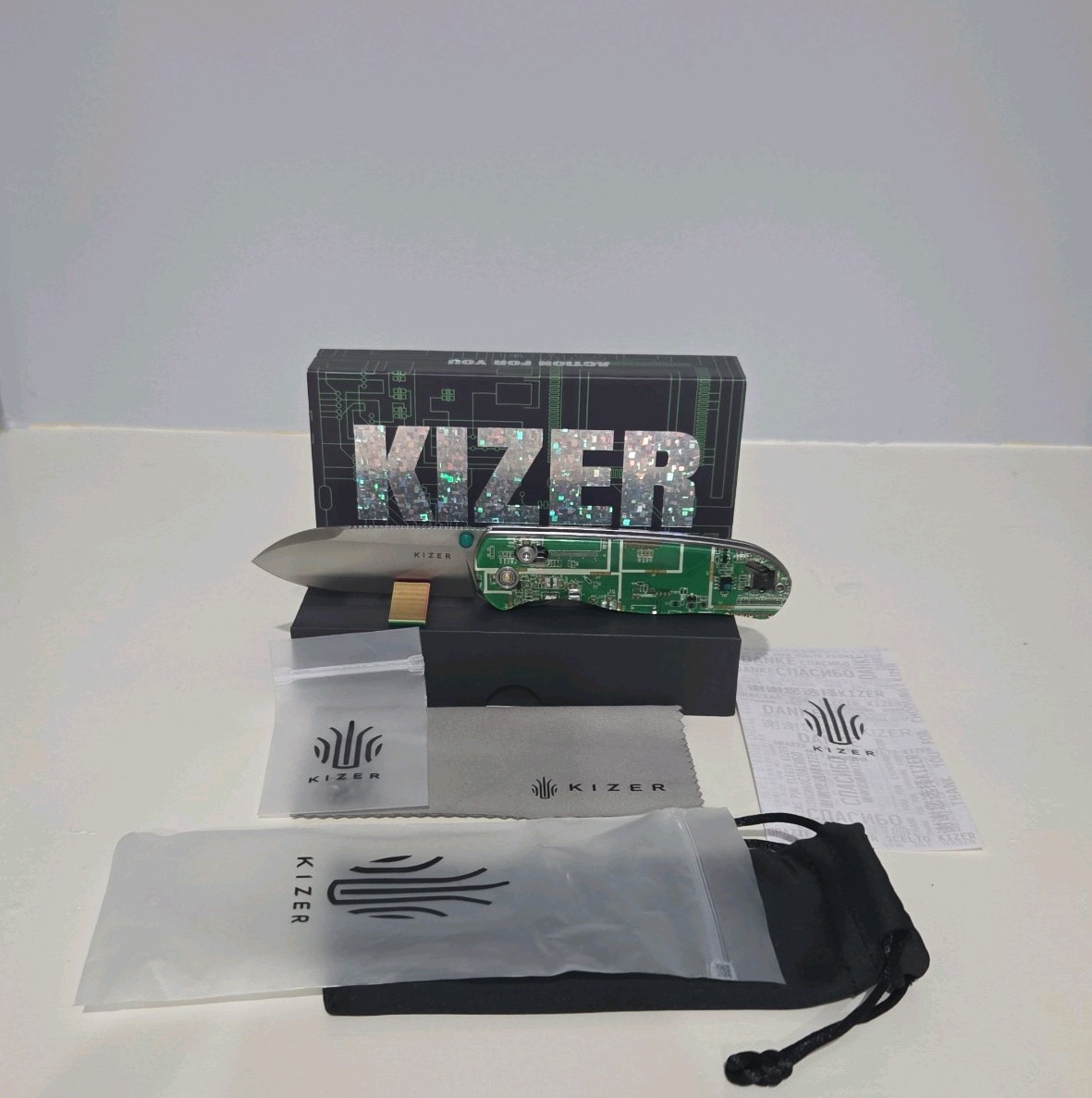 Kizer Drop Bear Knife Green PCB & Resin Exclusive Nitro V LE 111/300 V3619A18