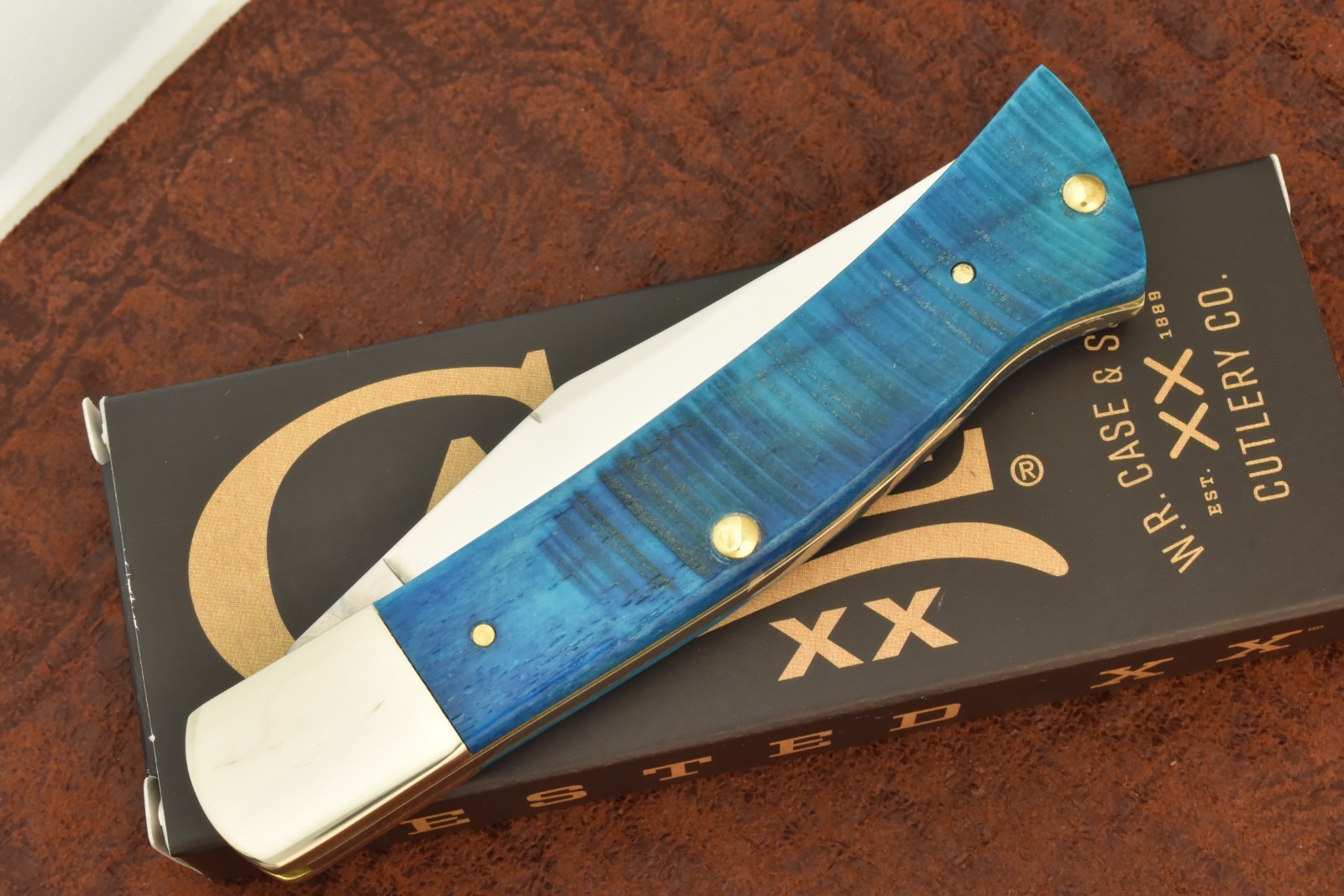 CASE XX USA 2026 SAWCUT CARIBBEAN BLUE BONE AXE HANDLE KNIFE TB61135 SS (36505)