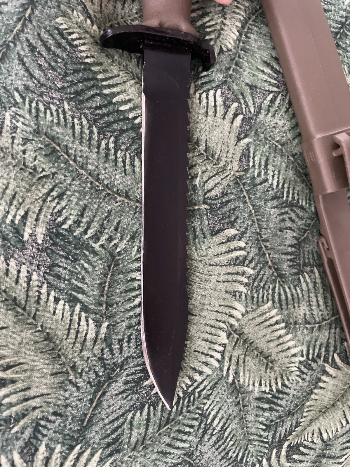 Glock 81 Austria bayonet fixed blade knife & sawback spine & Glock sheath