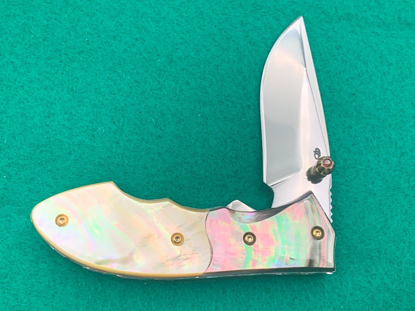 CUSTOM TAWEESAK KNIFE MOTHER OF PEARL / NONE BETTER MUSEUM QUALITY) w/ CASE