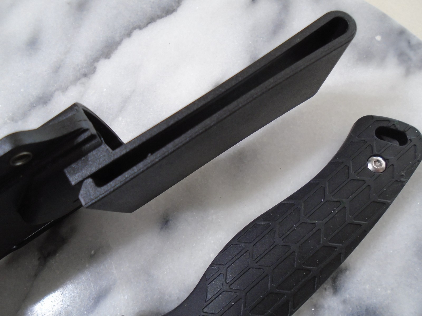 Schrade Exertion Full Tang Fixed Blade Survival Knife Ferro Sharpener Aus-10A