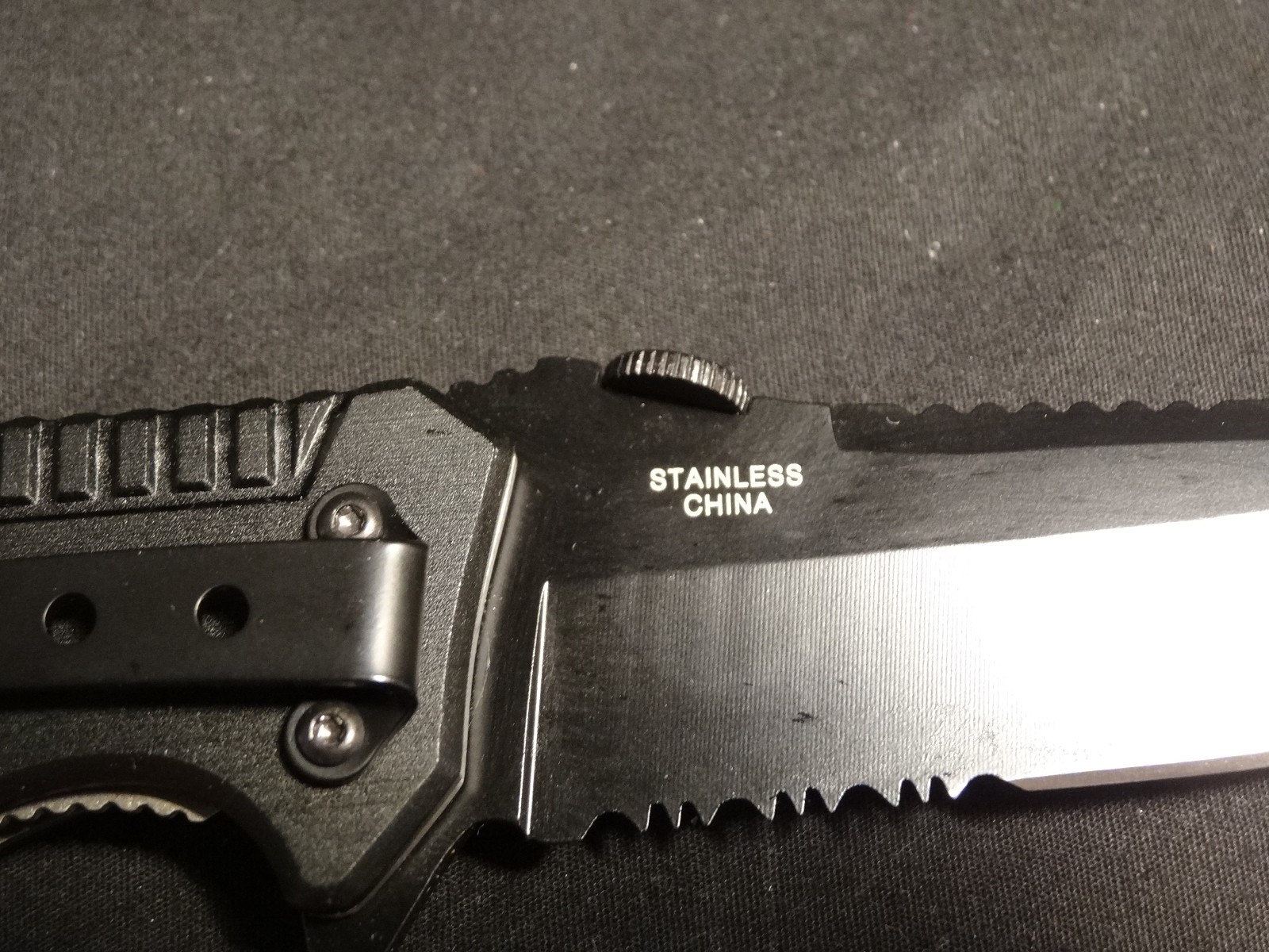 United States Marines YC-501M Tactical Folding Knife With Dog Tag
