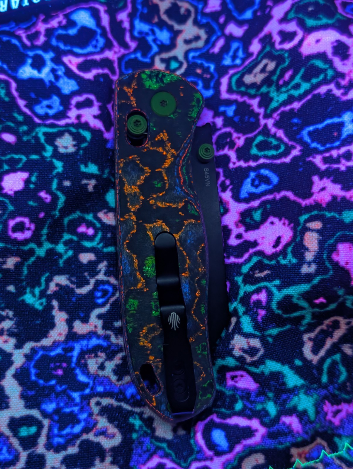 Kizer Drop Bear «Redacted» Blade City Exclusive – S45VN Blade, 80s Camo Carbon