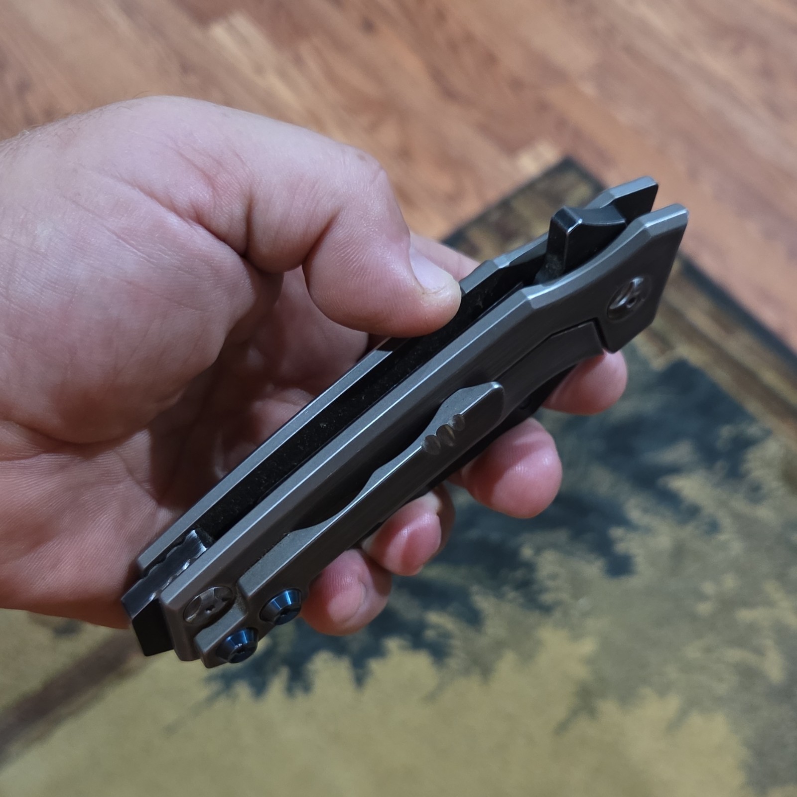 Manual Tanto Pocketknife Titanium Frame Lock Clip Gray Blue Skyke Clone