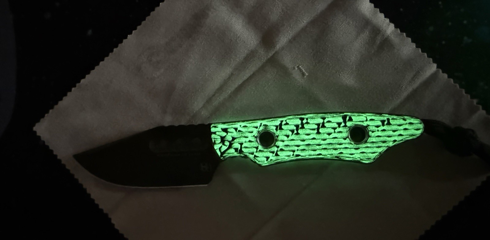 Heretic Knives Fixed Blade Kobold DLC Glow Carbon Fiber. New in box