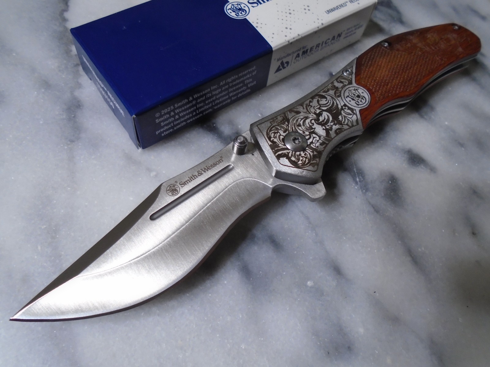 Smith & Wesson Unwavered Assisted Open Pocket Knife Fancy Folder 1193150 Wood