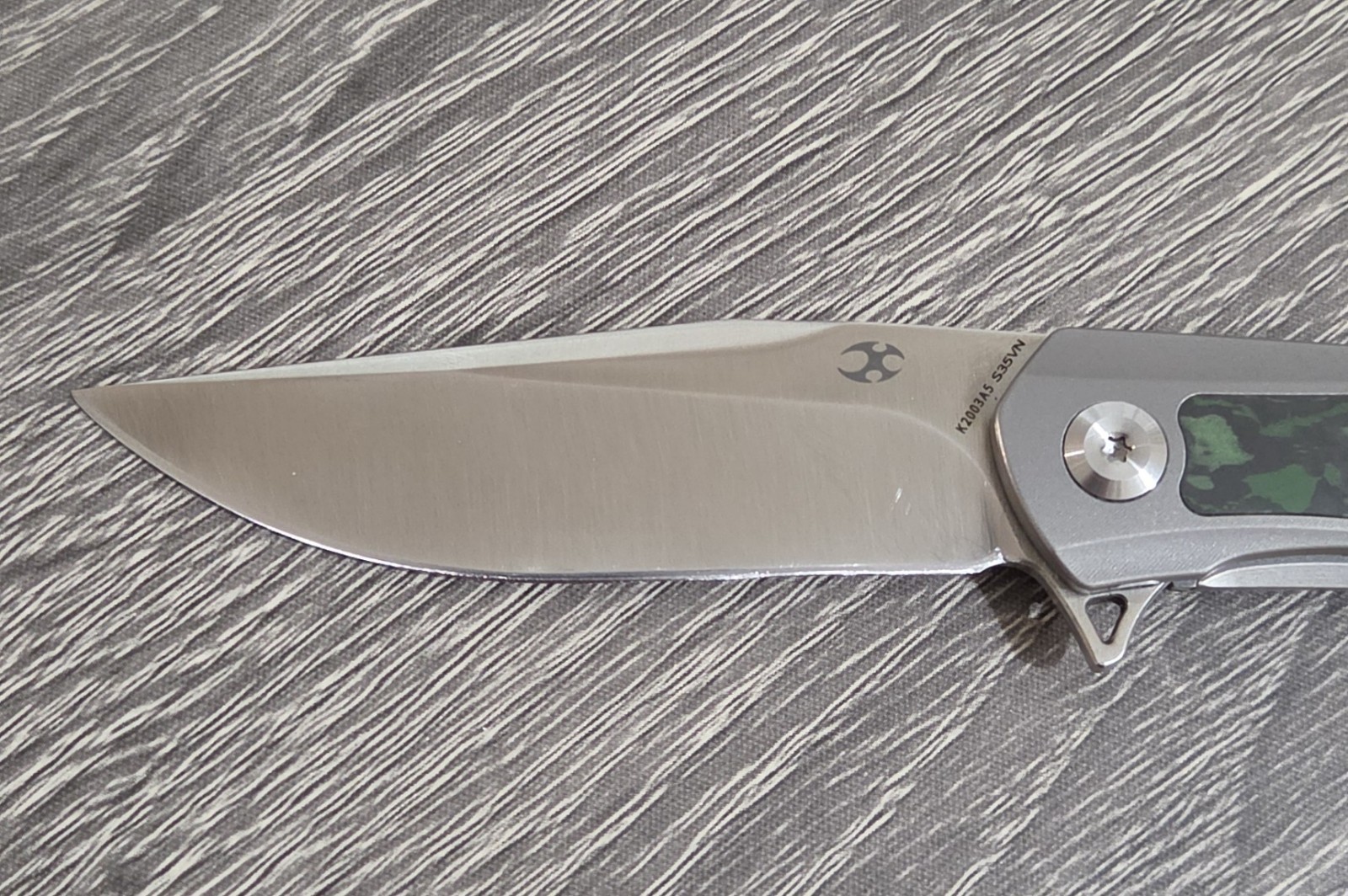 Kansept Gremlin – Gray Titanium – Jungle Carbon Fiber – S35VN – Frame Lock – EUC