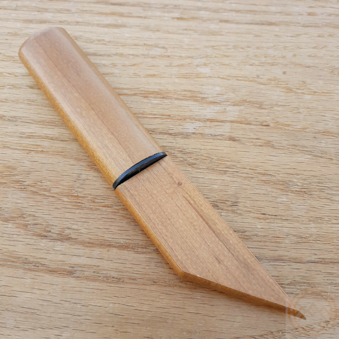 Kanetsune Kiridashi Fixed Knife 2.75″ SK5 Carbon Steel Blade Cherry Wood Handle