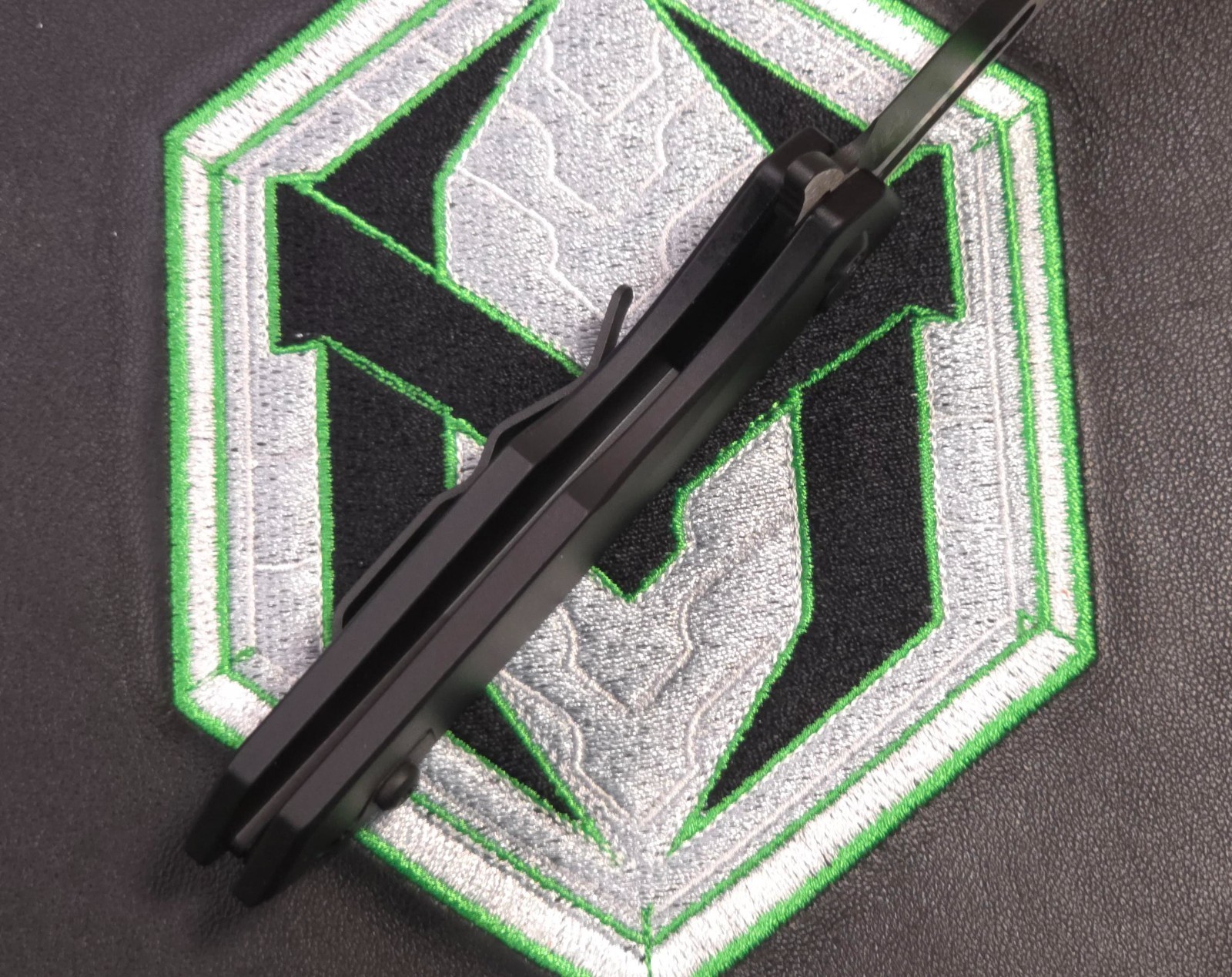 Heretic Jinn Button Lock Flipper Tactical 3″ 2-Tone MagnaCut Wharncliffe